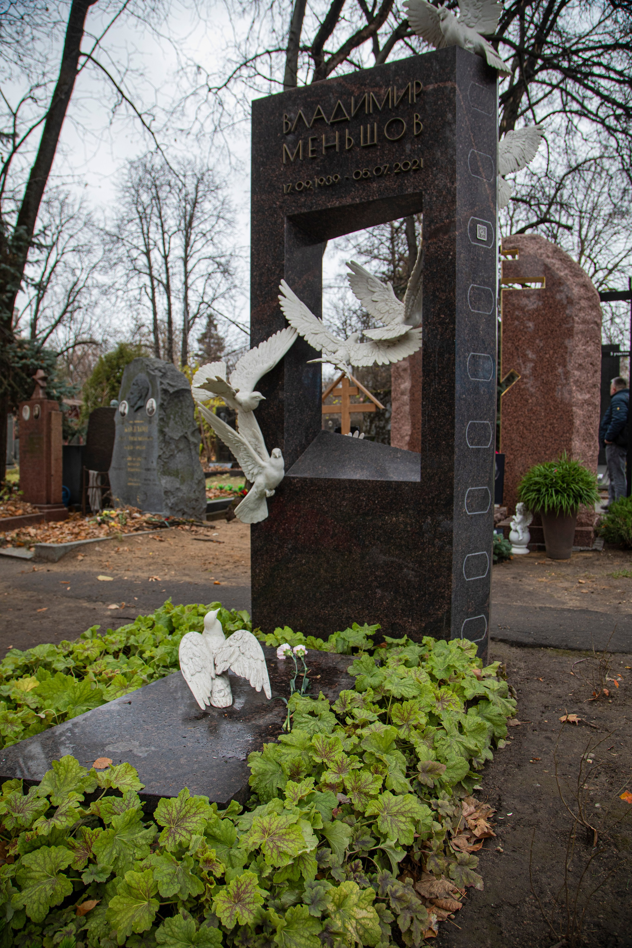 Осенняя прогулка по Новодевичьему кладбищу. Фотограф Сергей Ловкий