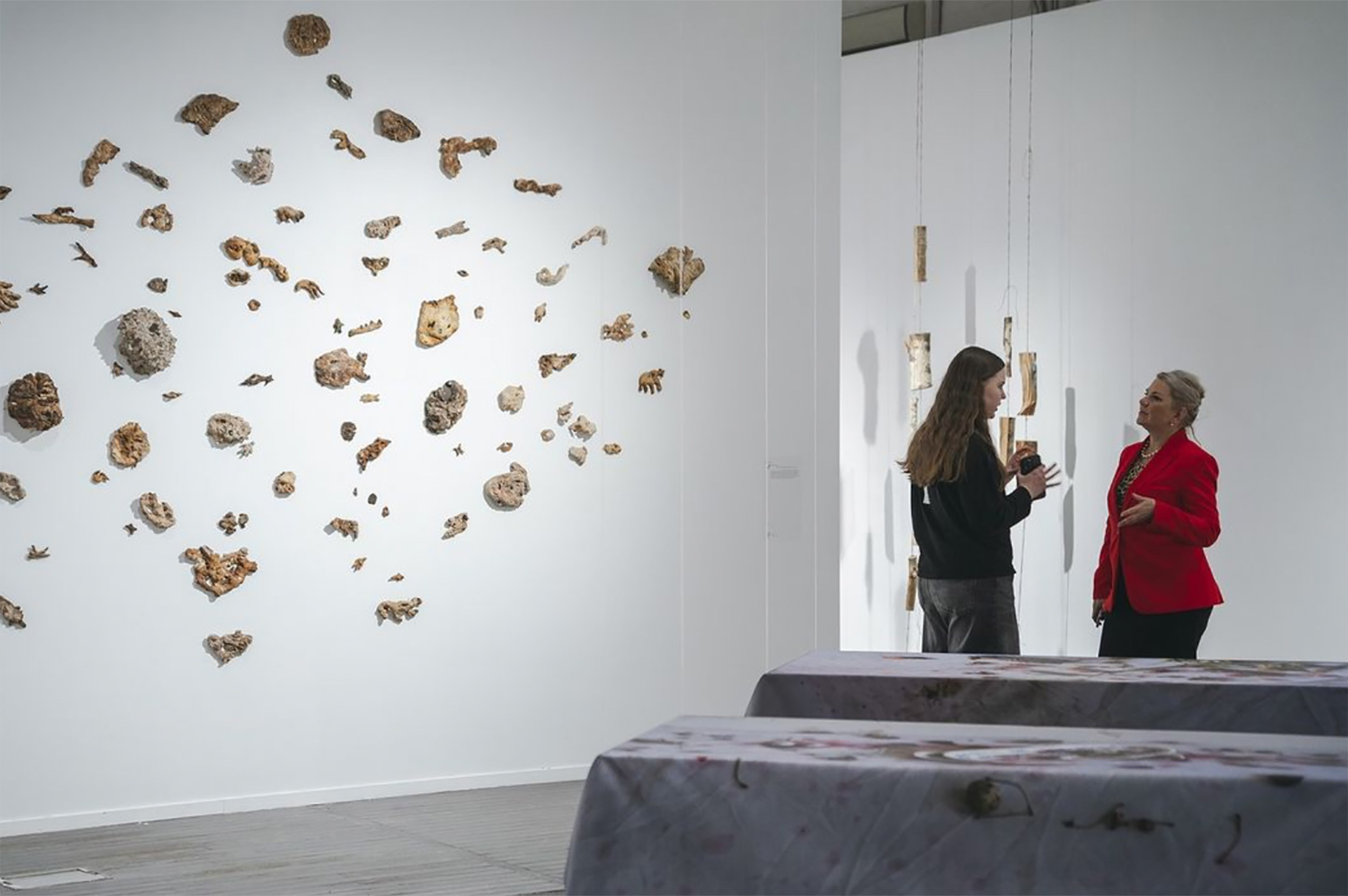 Подборка выставок современных авторов — коллективные проекты и экспозиционные дебюты. Москва 2026. Интерьерный фотограф в Москве