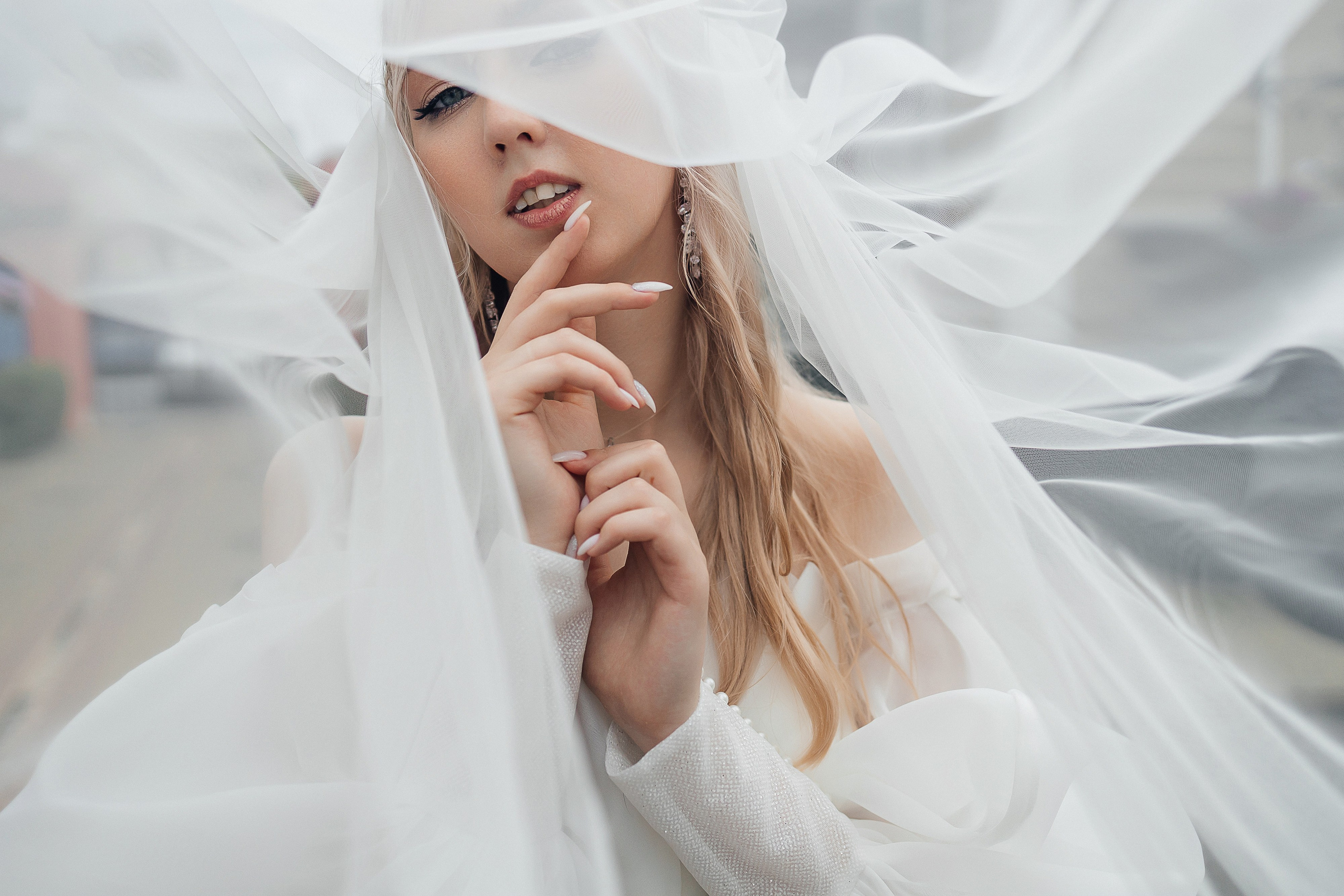 Чувственная первая встреча пары в отеле. Олег Сверчков | Свадебный фотограф Вологда