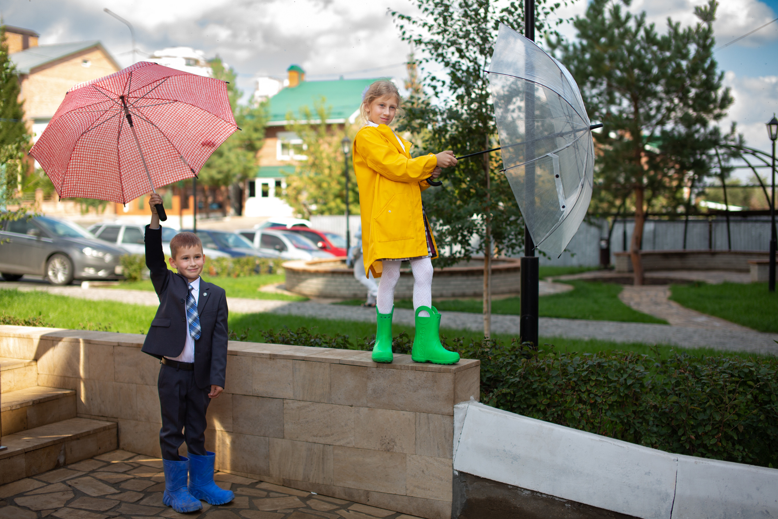 Мирон и Просковья идут в школу. Фотограф в Оренбурге. Профессиональный фотограф
