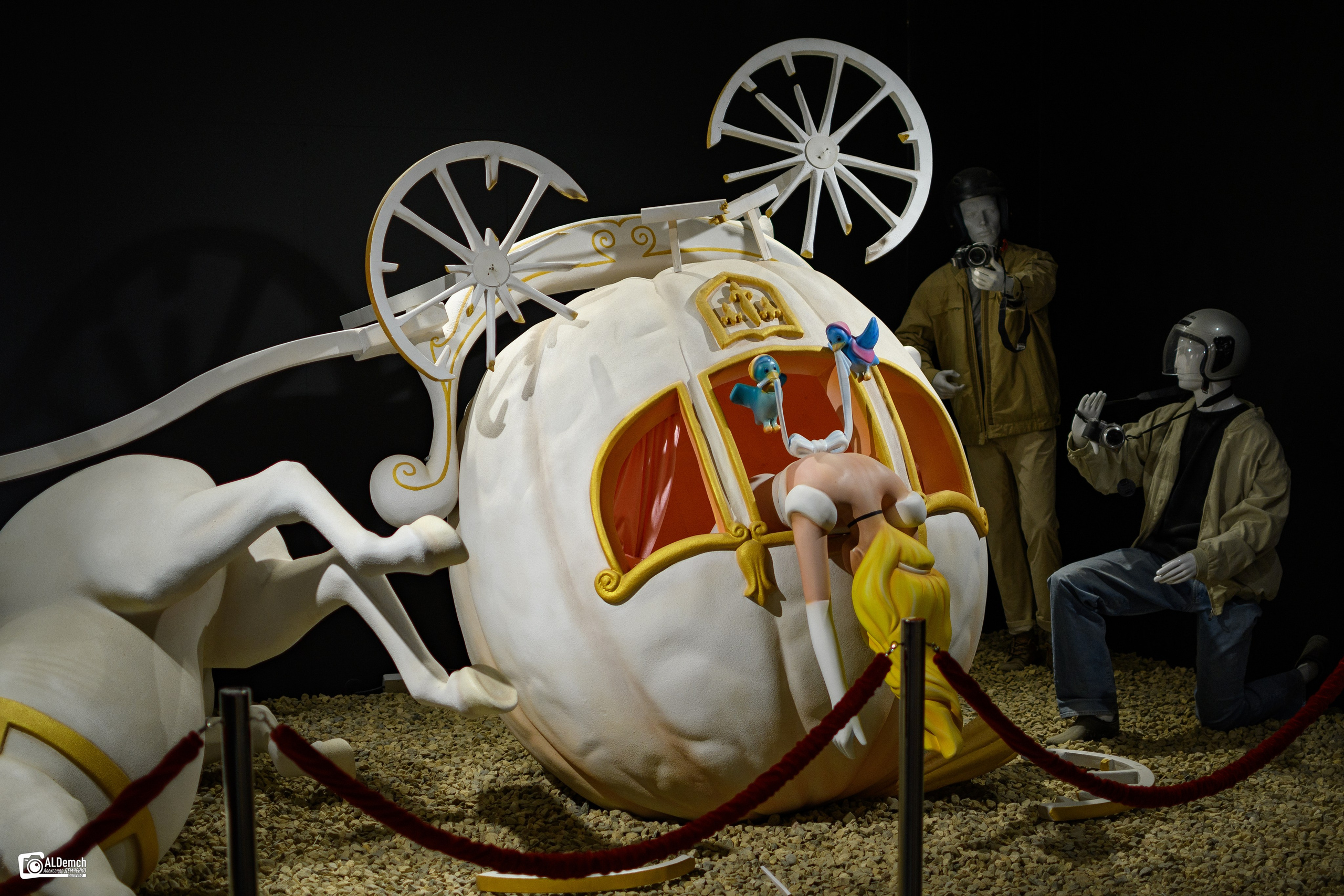 Фотографии с выставки «Найти Бэнкси» на ВДНХ в Москве