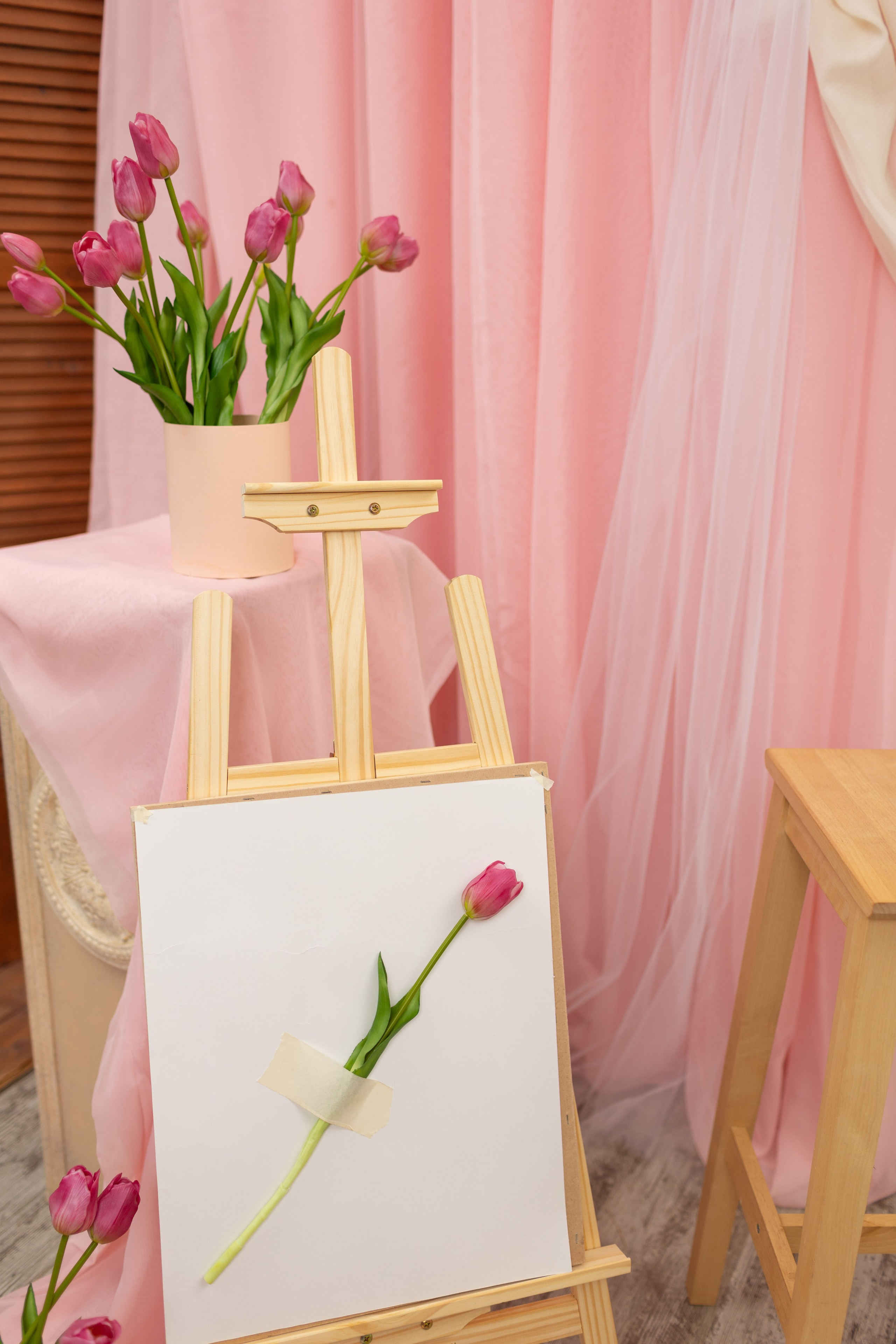 Фотосессии в фотозоне с тюльпанами. Портретный и семейный фотограф в Краснодаре Оксана Сараева