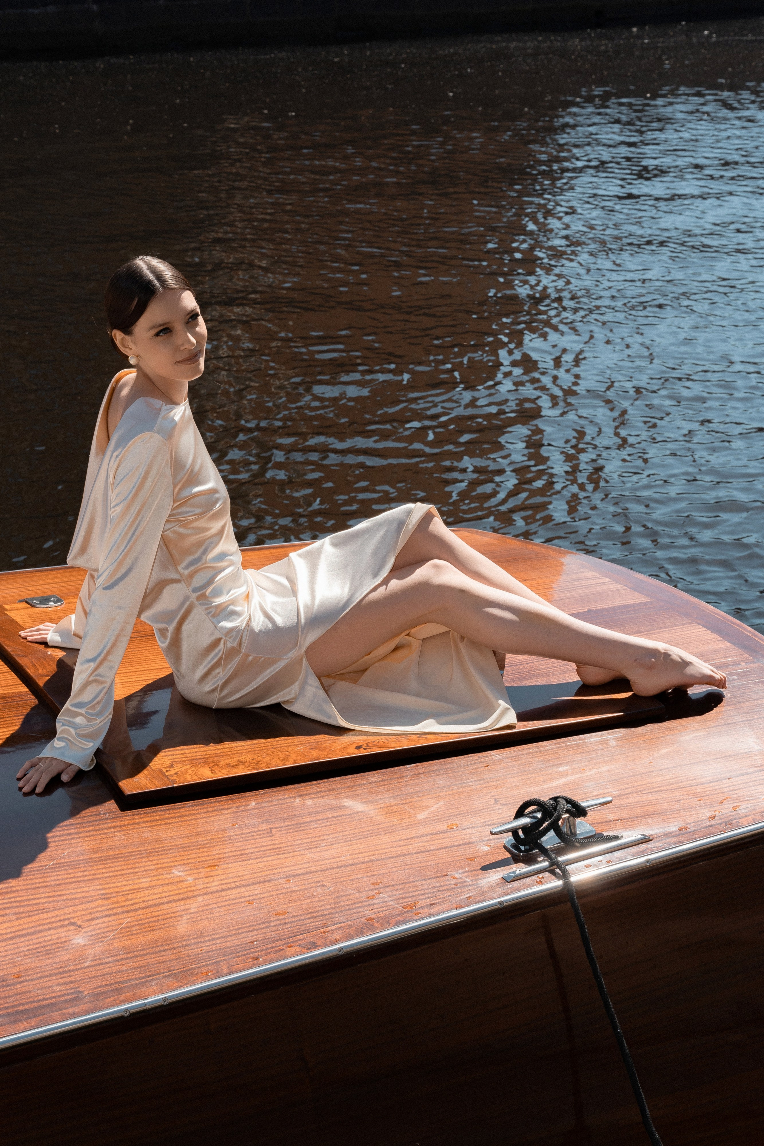 Прогулка по рекам и каналам Петербурга — свадебная фотосессия на катере. Свадебный фотограф Дмитрий Родионов — Санкт-Петербург и Ленинградская область