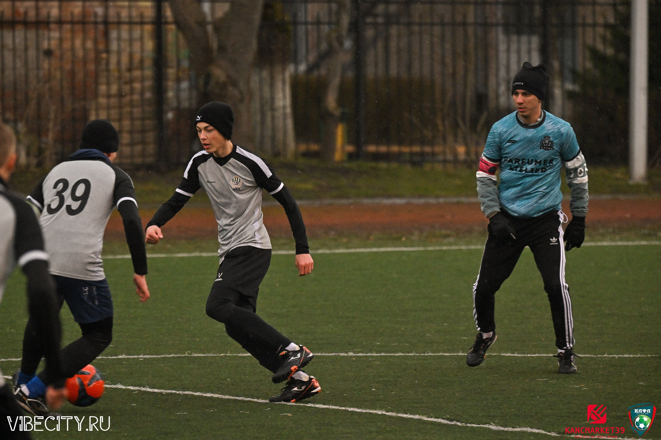 XX ЧЕМПИОНАТ КАЛИНИНГРАДСКОЙ ЛФЛ КАНЦМАРКЕТ39 сезона 2024–2025 гг. VIBECITY.RU Вайб Сити Ру Фоторепортажи Фотоотчеты Калининград