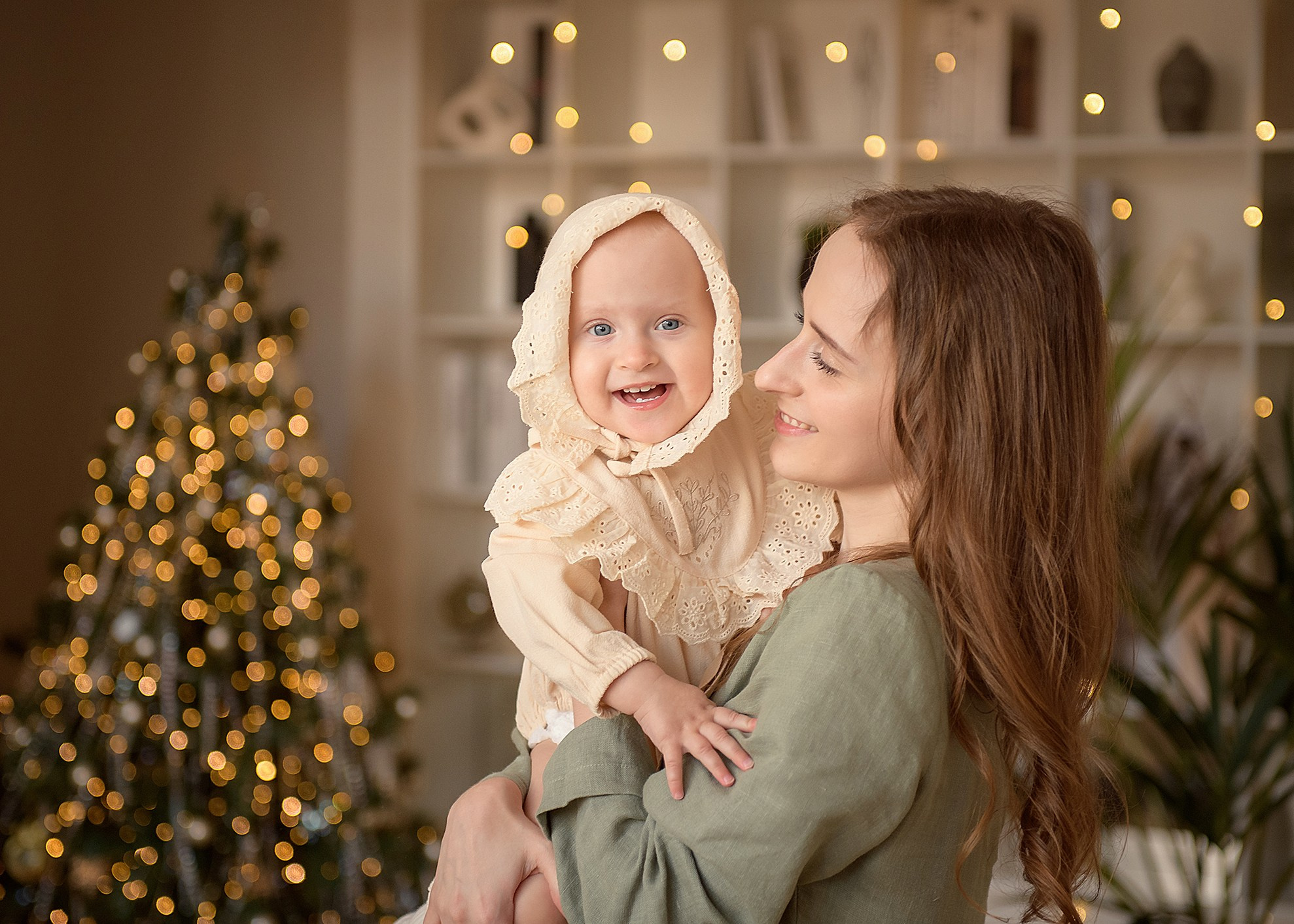 Новогодняя семейная фотосессия в студии. Домашняя новогодняя фотосессия. Заказать фотосессию
