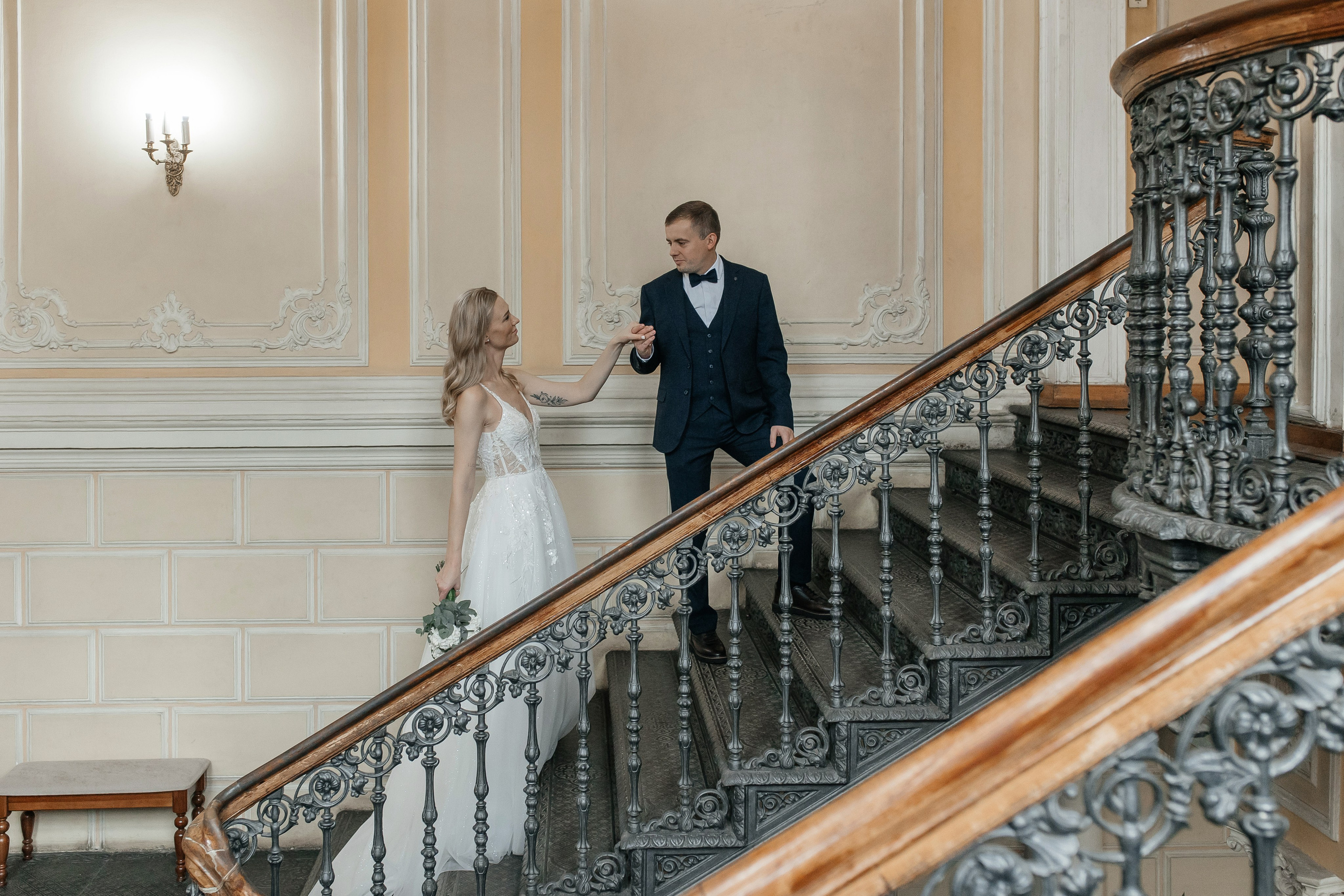 Свадебная фотосессия в библиотеке читальне Пушкина. Свадебный фотограф в Москве Дарья Олендарёва