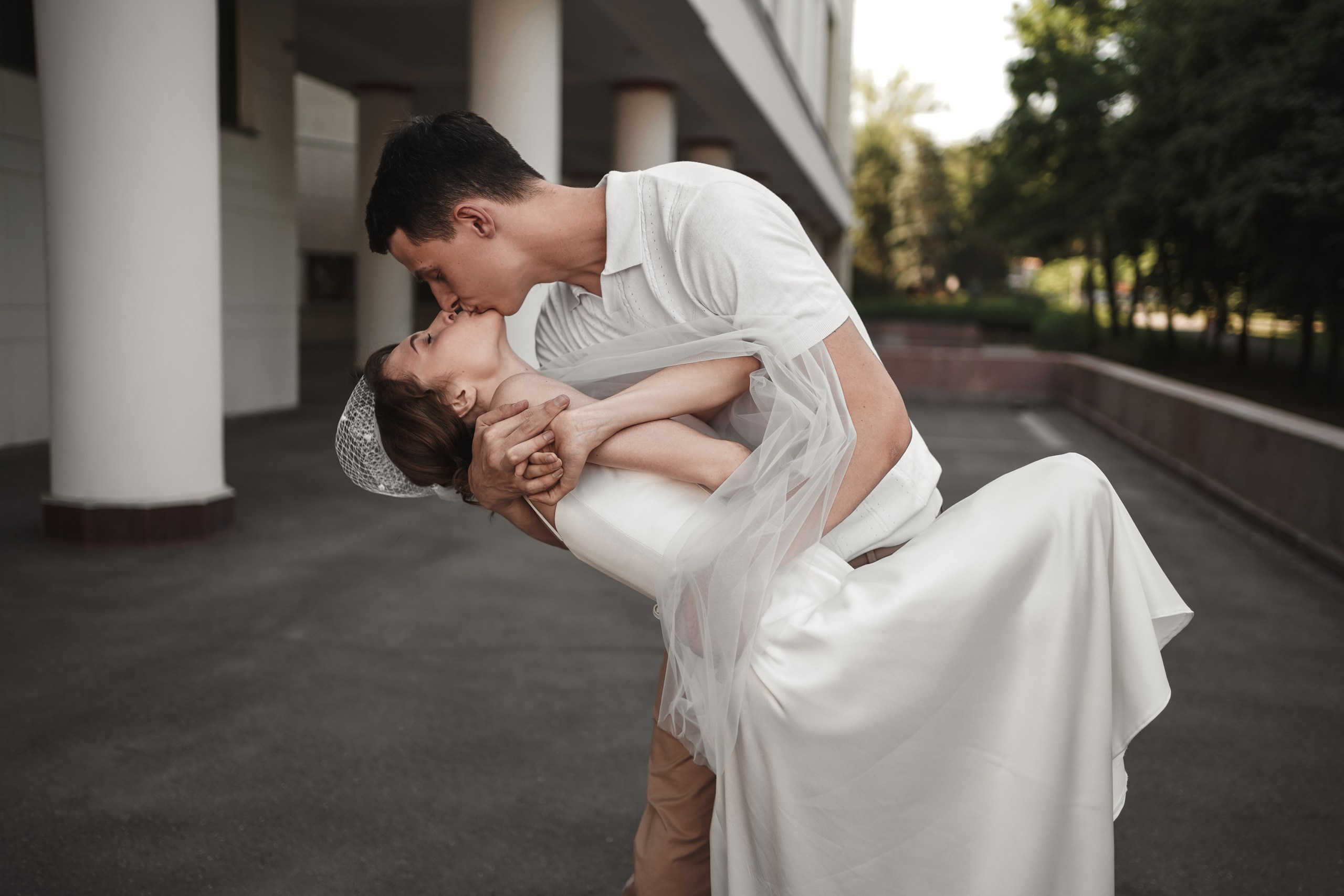 Свадебная фотосессия в парке имени Октябрьской Революции в г. Ростов-на-Дону. Свадебный фотограф в Ростове-на-Дону. Таинство Крещения и Венчания, семейные фотосессии. Алёна Чёботова