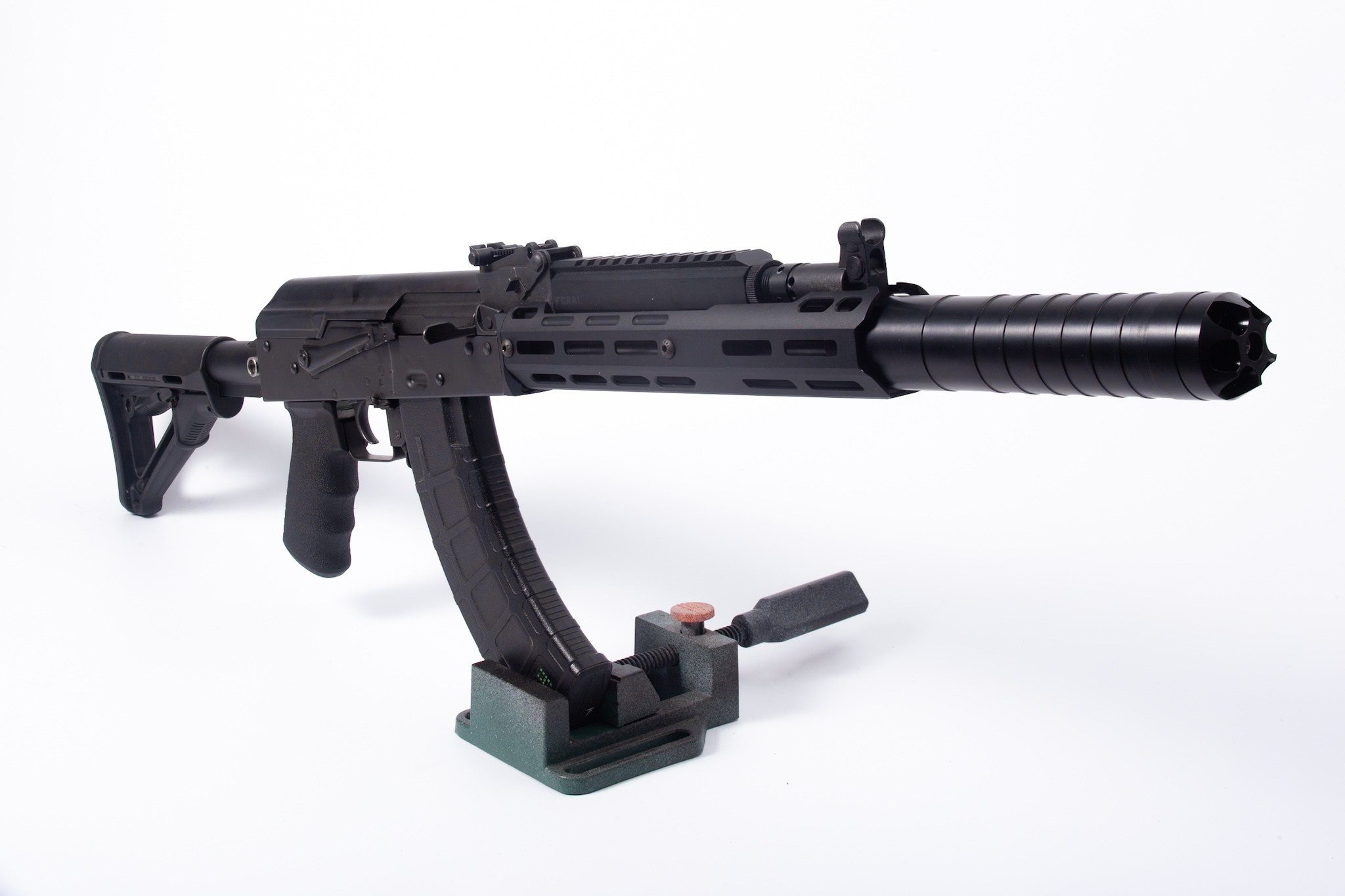 страйкбольный привод в тюнинге LCT АК magpul feral