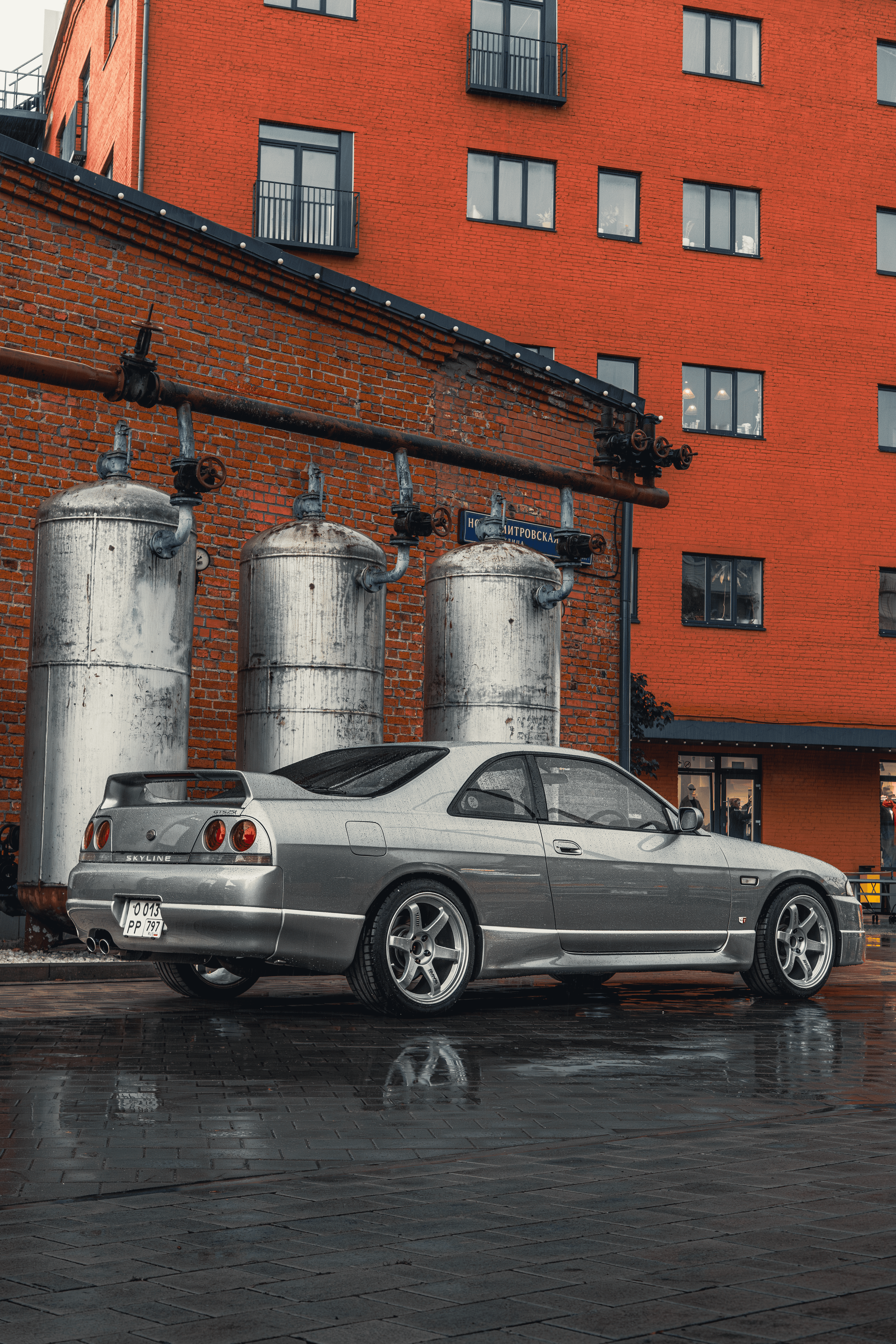 Nissan Skyline R33: серая тучка в дождливый день