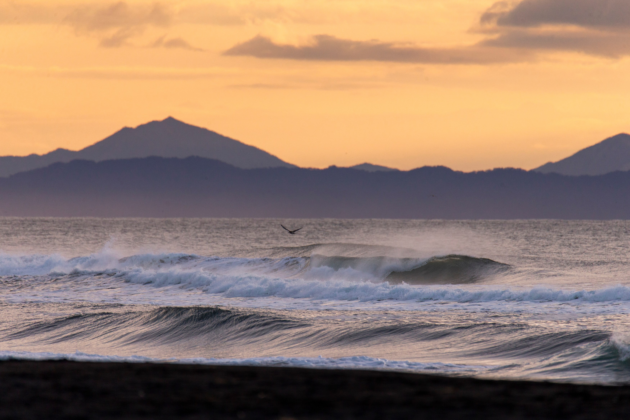Гора Верблюд и Халактырский пляж — вулканические ландшафты и чёрный песок. Время Камчатки: чтобы найти свой путь, нужно скорость умножить на время