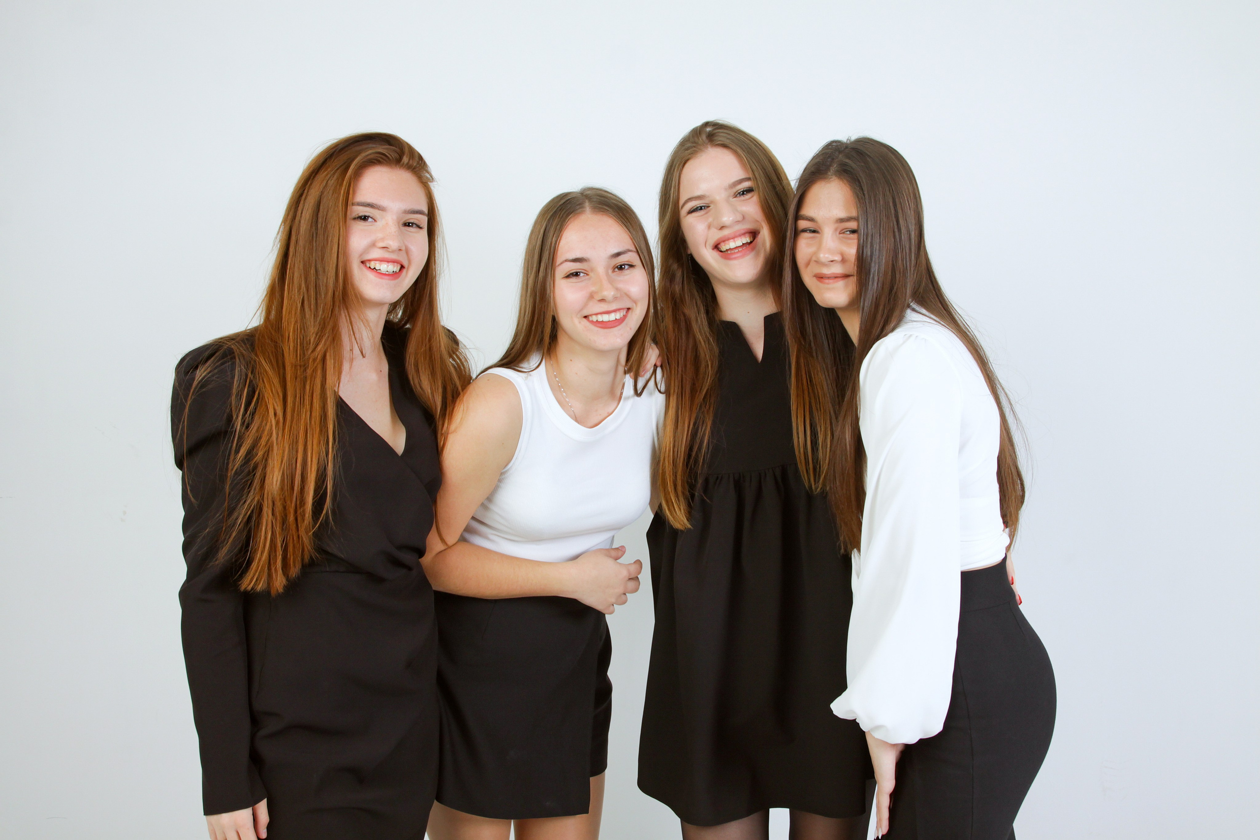 Съемка старшеклассников в студии «СОВА» г. Таганрог. Выпускные альбомы в Таганроге и Ростовской Области