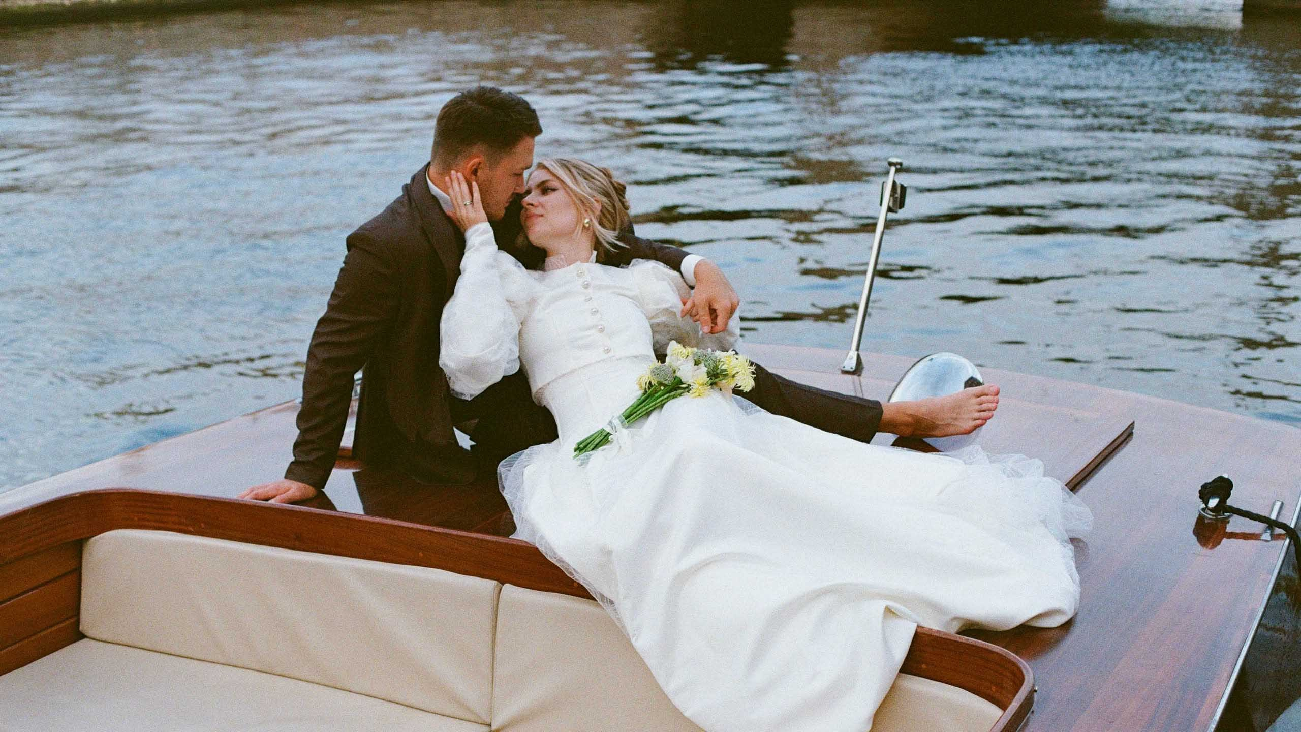 Алёна и Дима — катер и утро в отеле Трезини. Свадебный фотограф Дмитрий Родионов — Санкт-Петербург и Ленинградская область