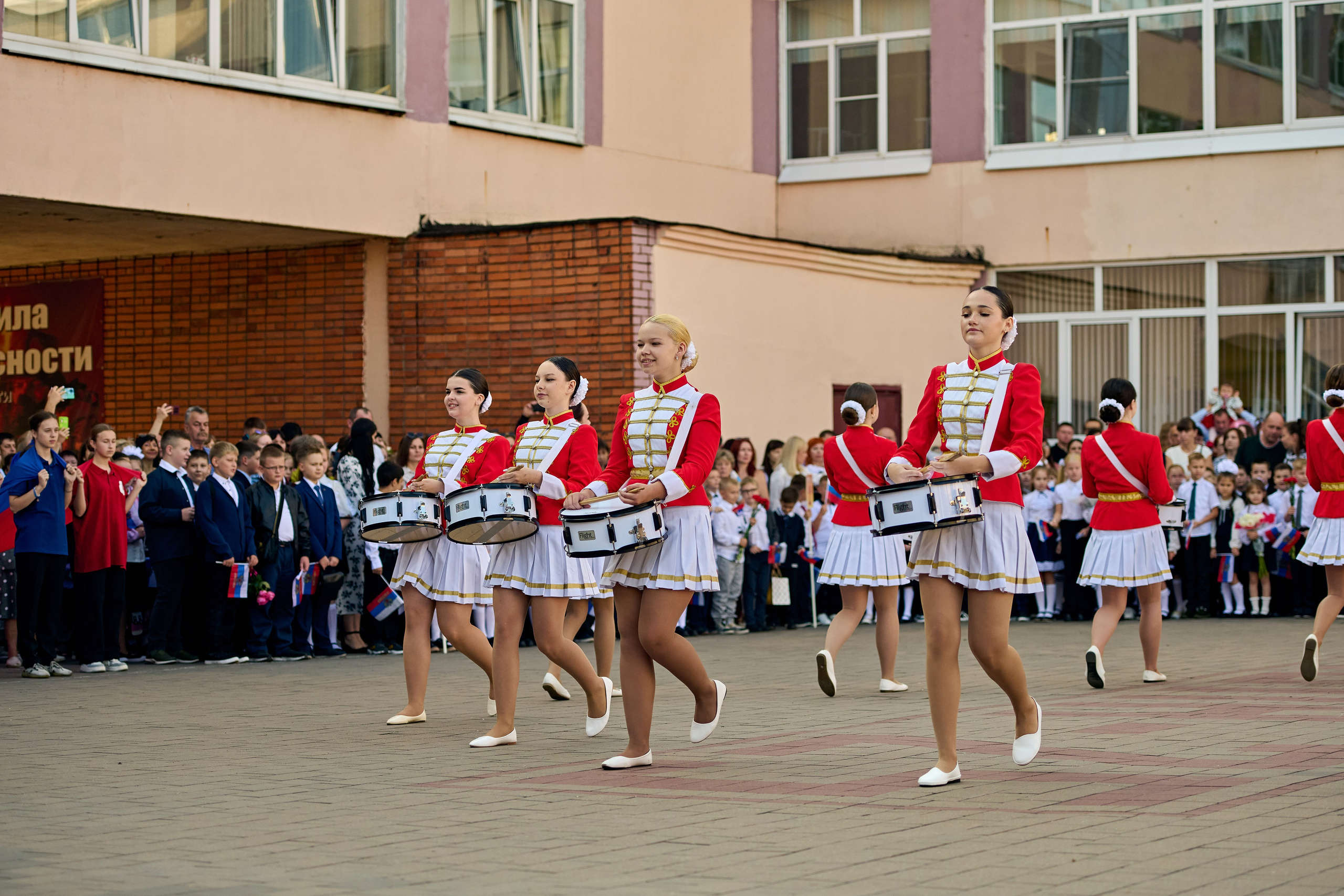 1 сентября в ЦО№ 25. Школьный фотограф в Туле Владимир Греков. Выпускные альбомы