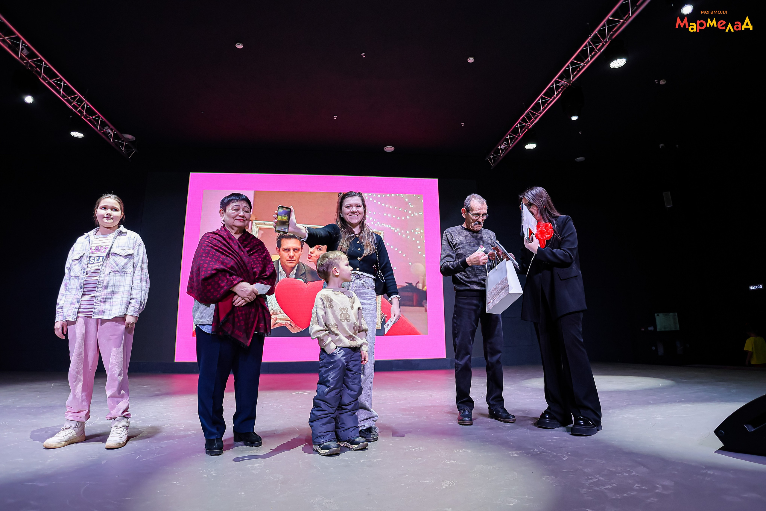 14.02 Любовь без границ в Мегамолл Мармелад. Команда специалистов в мире фотографии и видео. Детский фотограф, семейный фотограф