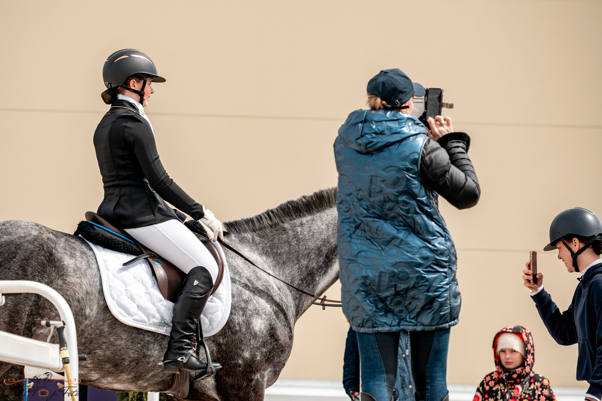 Кубок Победы конного Клуба EQUIPARK по выездке. Конный и фотограф с животными в Твери Топталова Люся