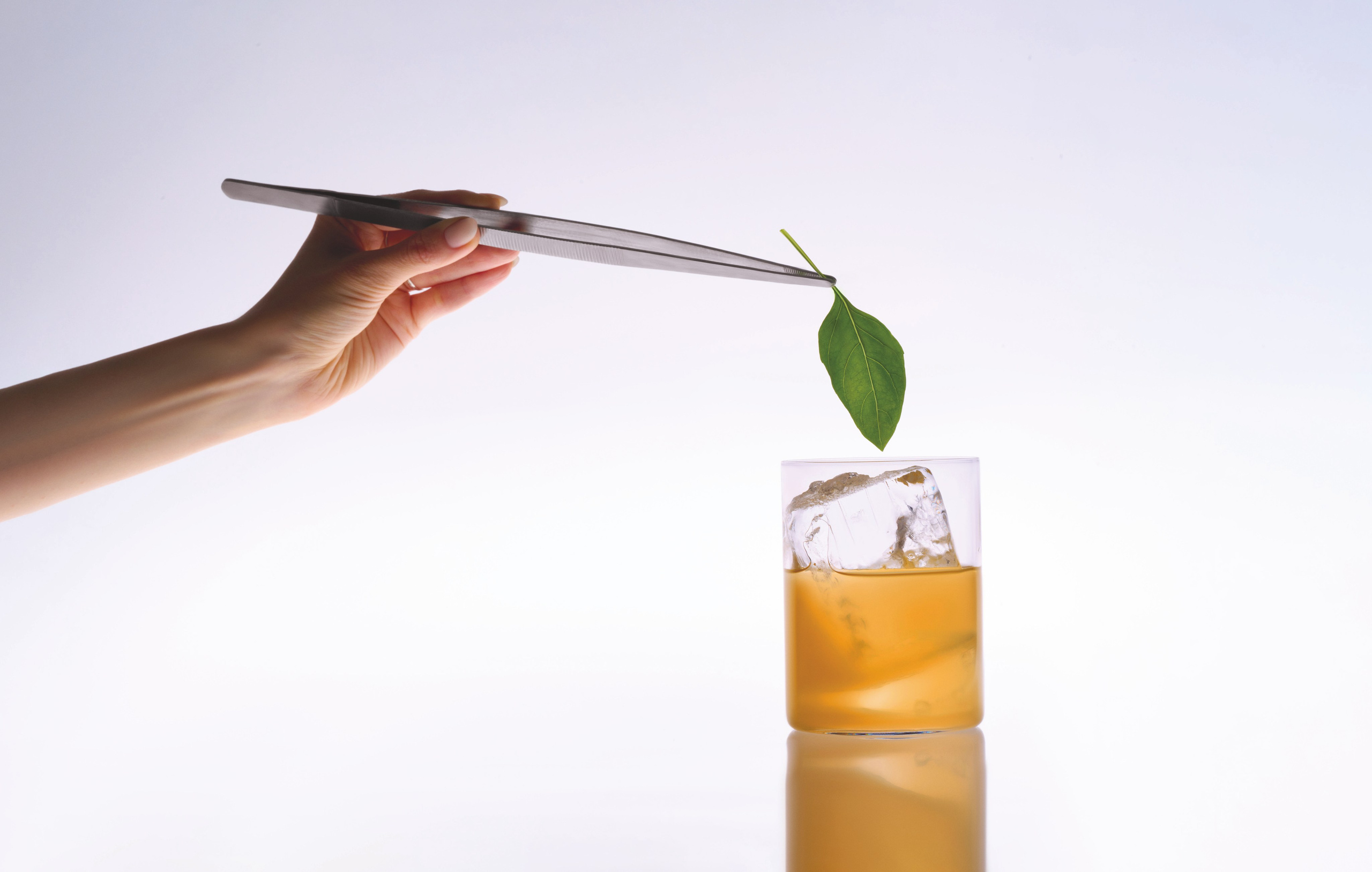Съёмка коктейлей в Москве. Предметная съёмка для генераций и маркетплейсов в Москве