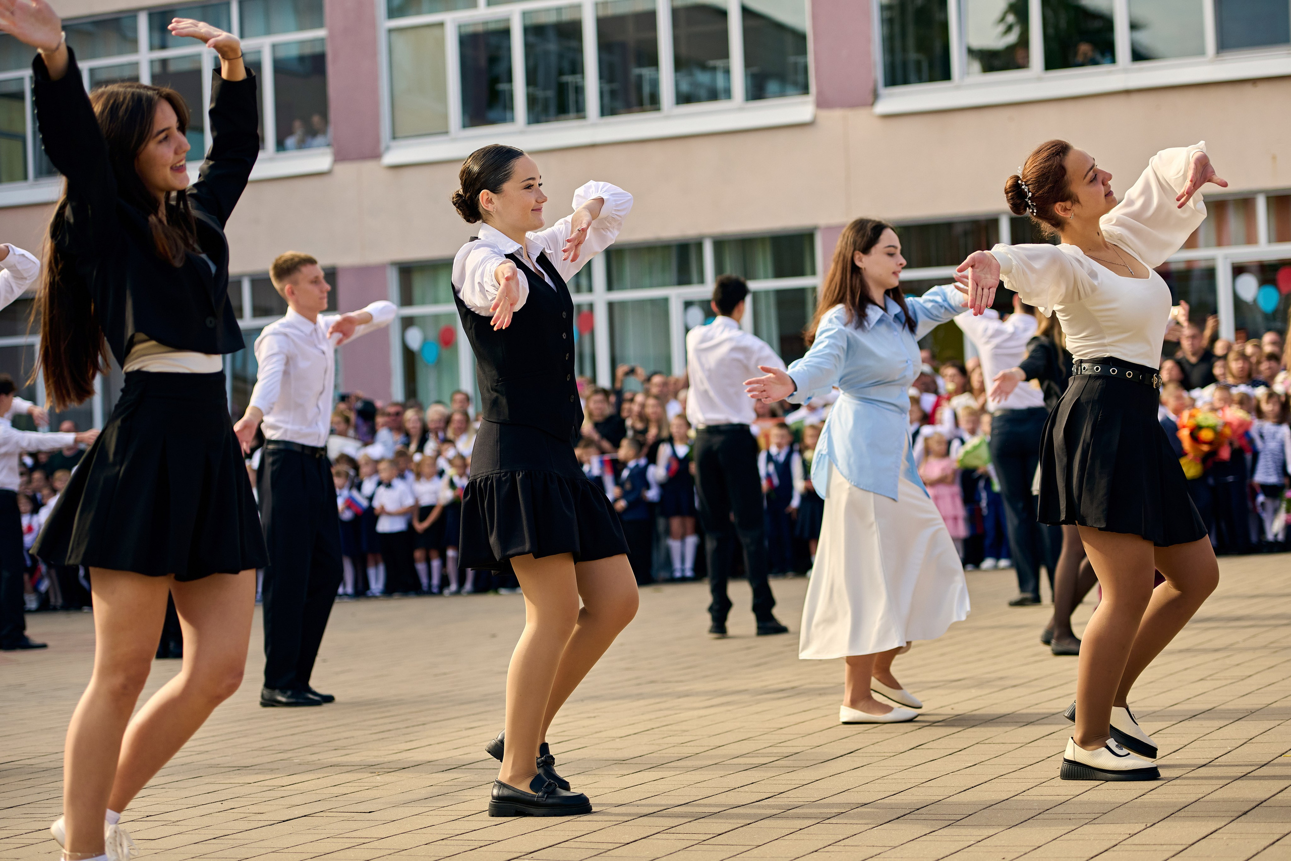 1 сентября в ЦО№ 25. Школьный фотограф в Туле Владимир Греков. Выпускные альбомы