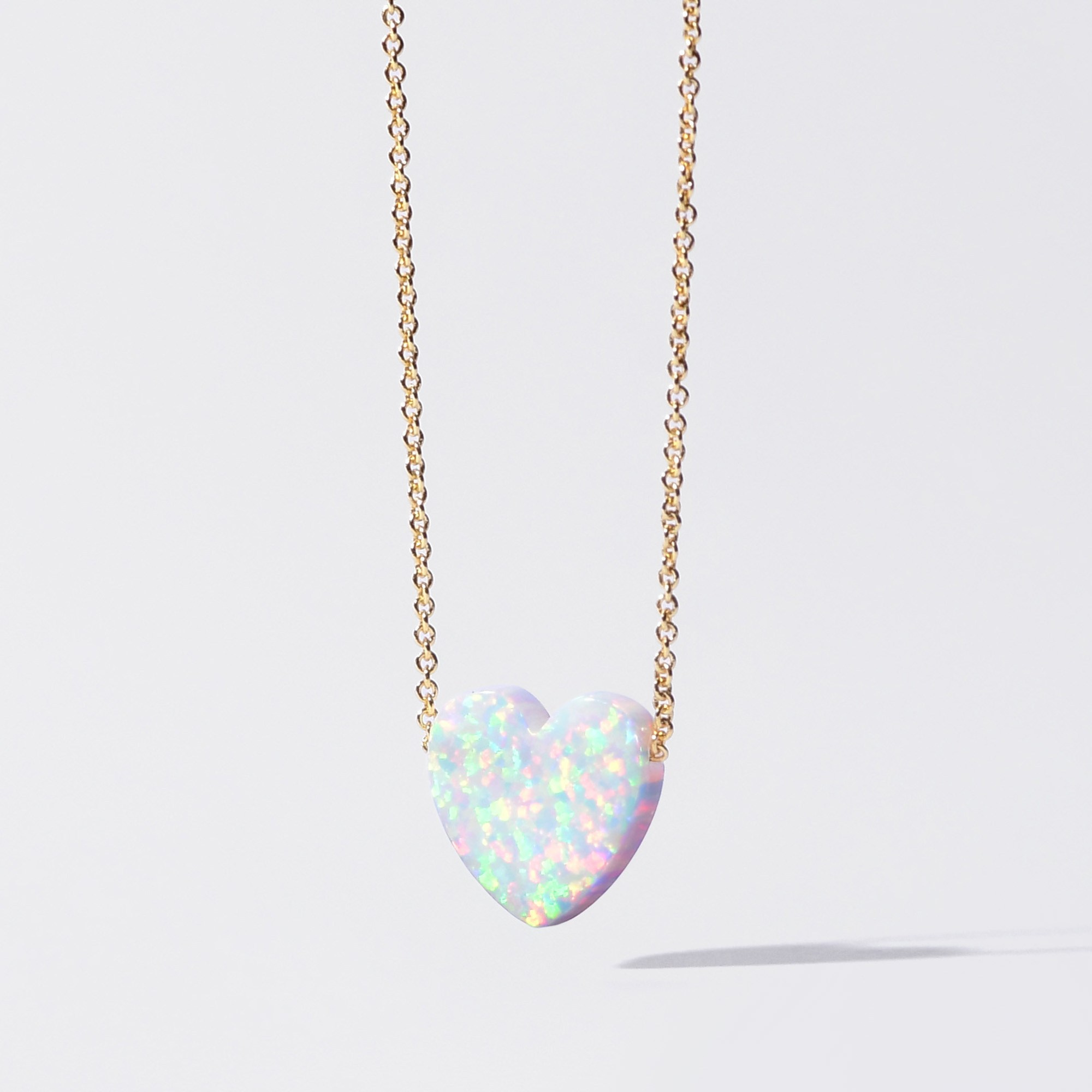 сердце из драгоценного камня на цепочке