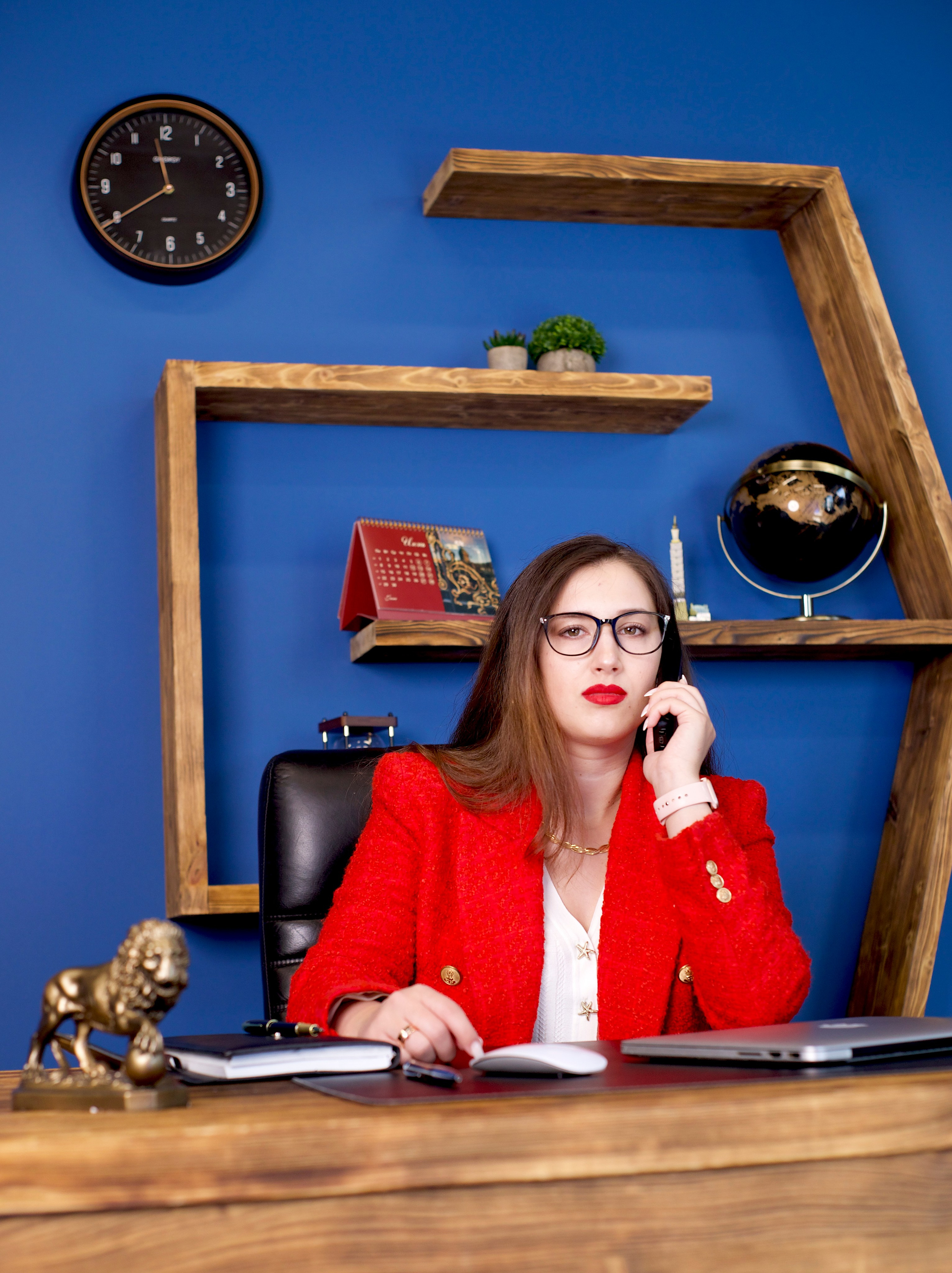 Привет, меня зовут Vikki фотограф с опытом более 7 лет