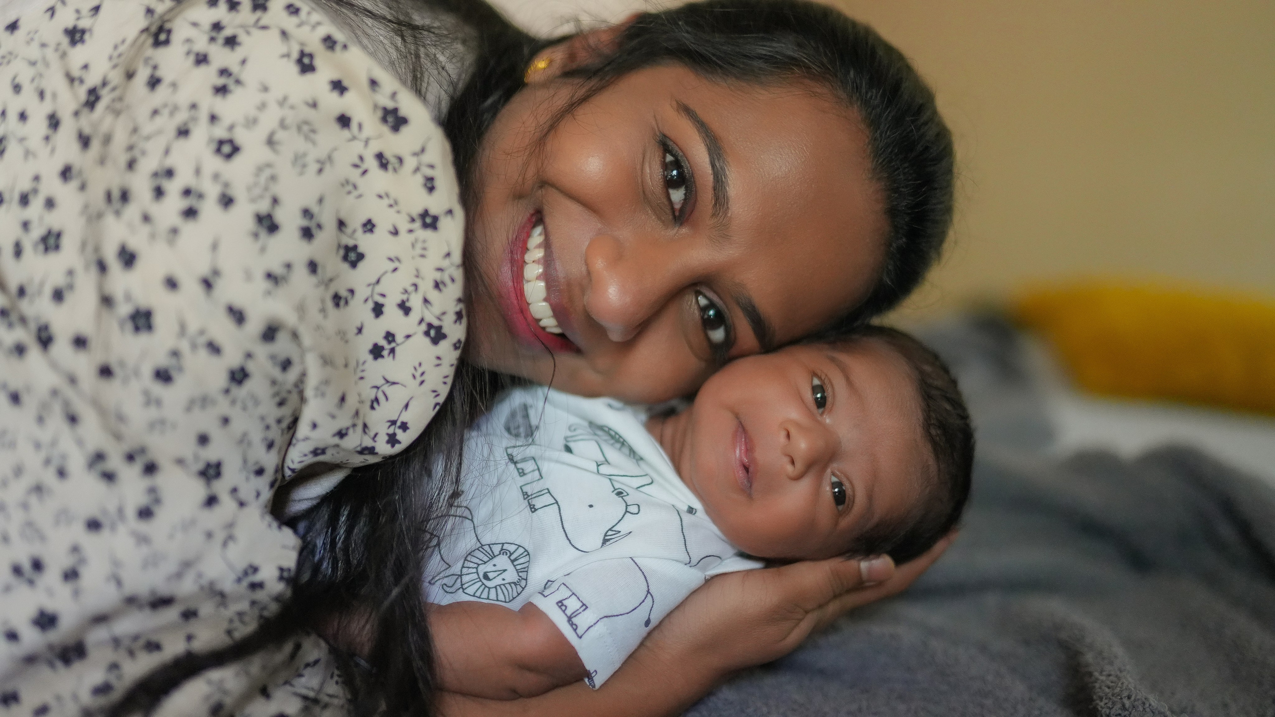 Heartfelt family memories — cozy newborn session