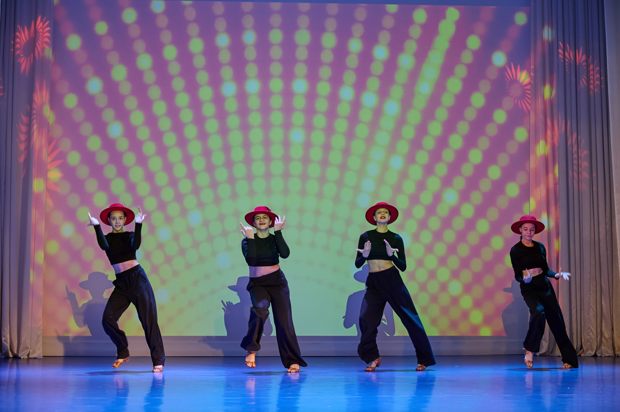 8 марта Марьина роща. Жизнь курорта Кабардинка в фотографиях