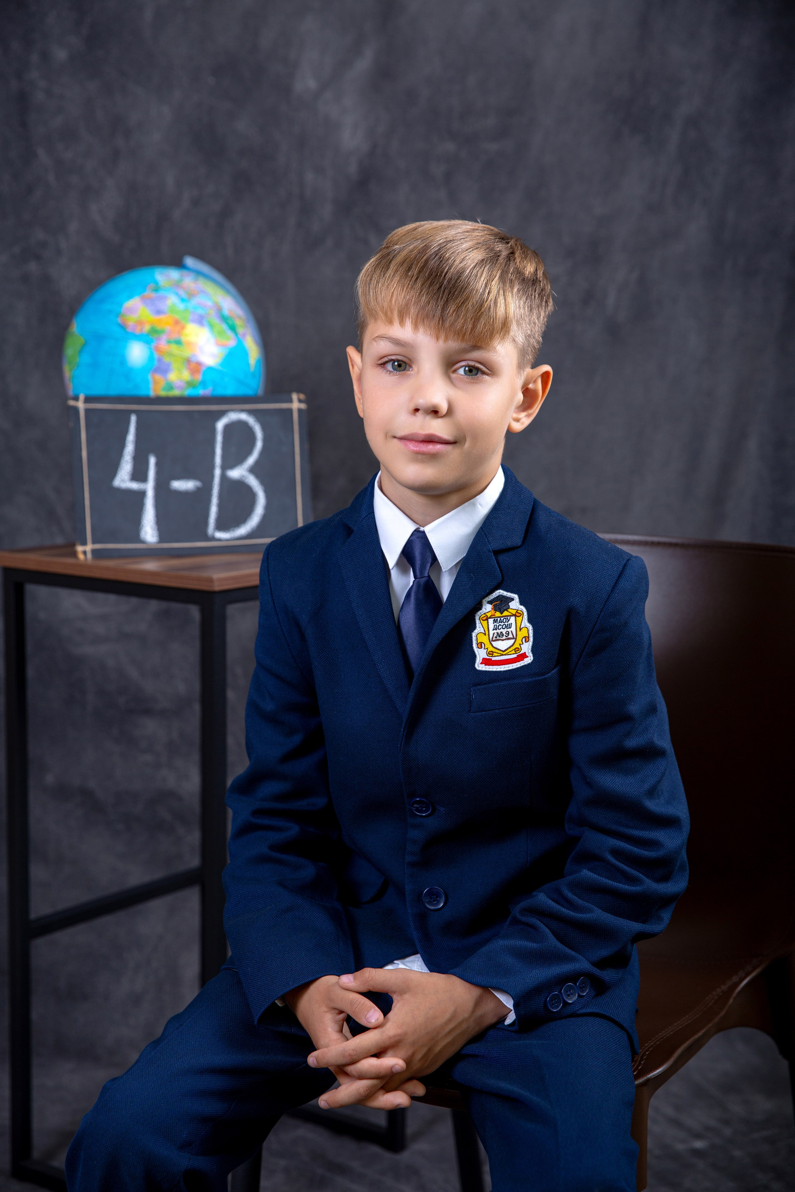 Цена на выпускные альбомы 4 класса. Выпускной альбом в Москве и Домодедово Вышка Школьный фотограф