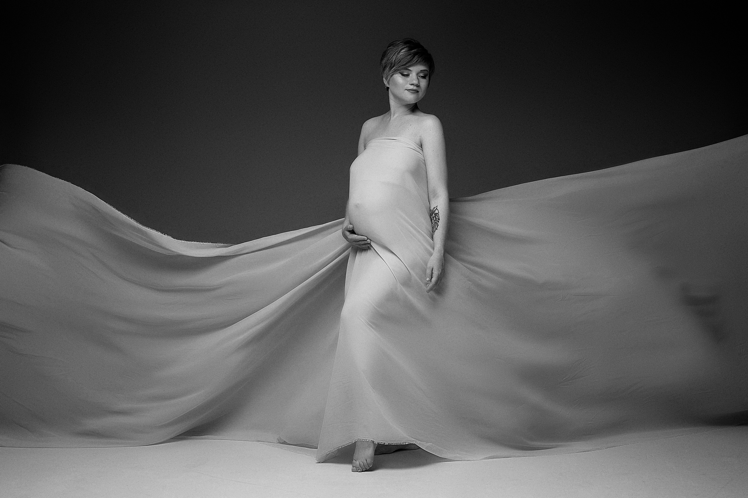 Вы ищете детскую коляску, кроватку и даже бортики, вам может подойти фотосессия беременности и новорожденного в Курске