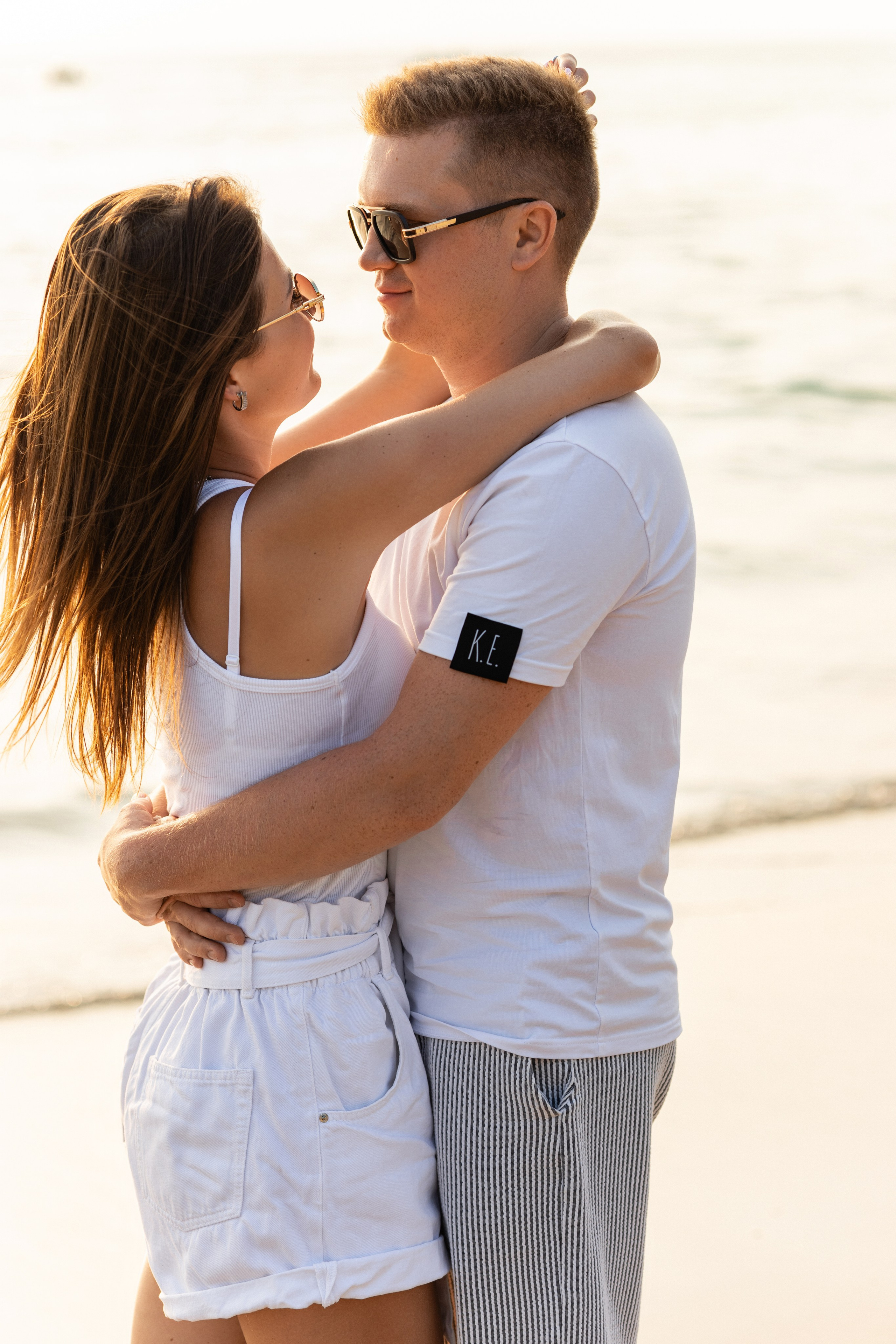 Love Story на Пхукете: фотосессия для пары на пляже Карон. Фотограф на Пхукете в Таиланде