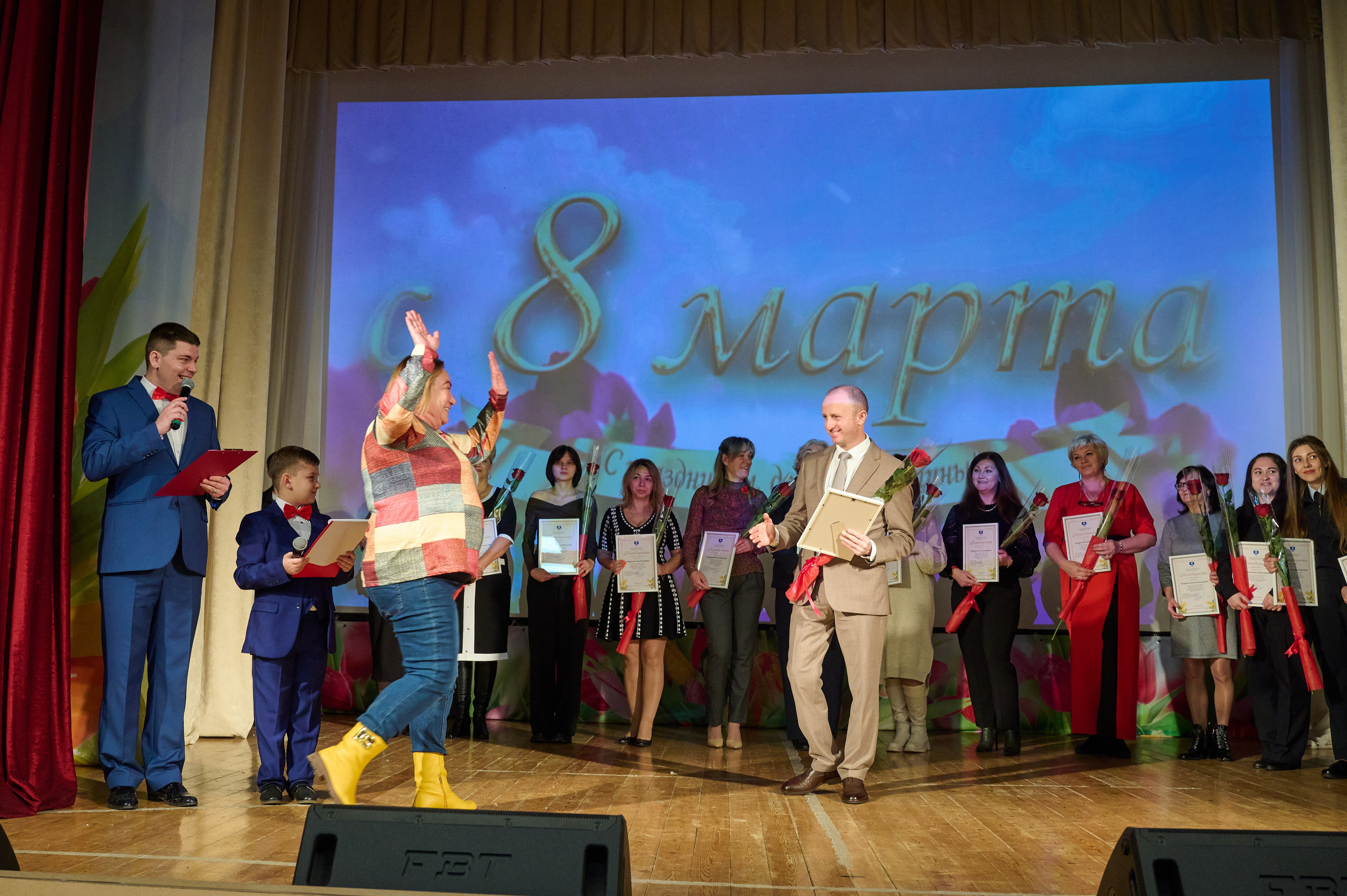 8 марта ДК Кабардинка. Жизнь курорта Кабардинка в фотографиях