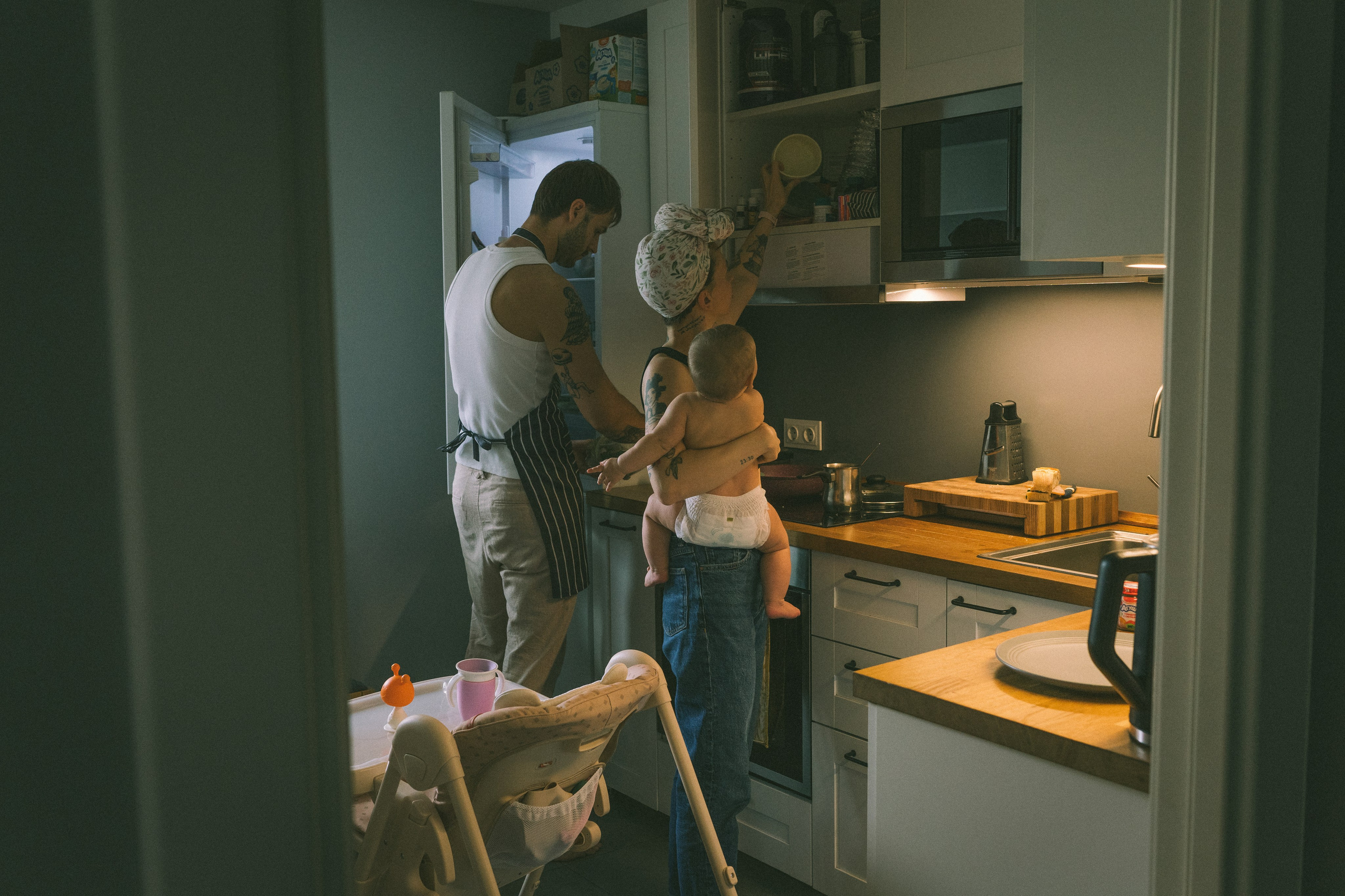 Осенняя семейная репортажная лайфстайл фотосессия. Фотограф на роды Москва. Фотограф новорожденных Москва