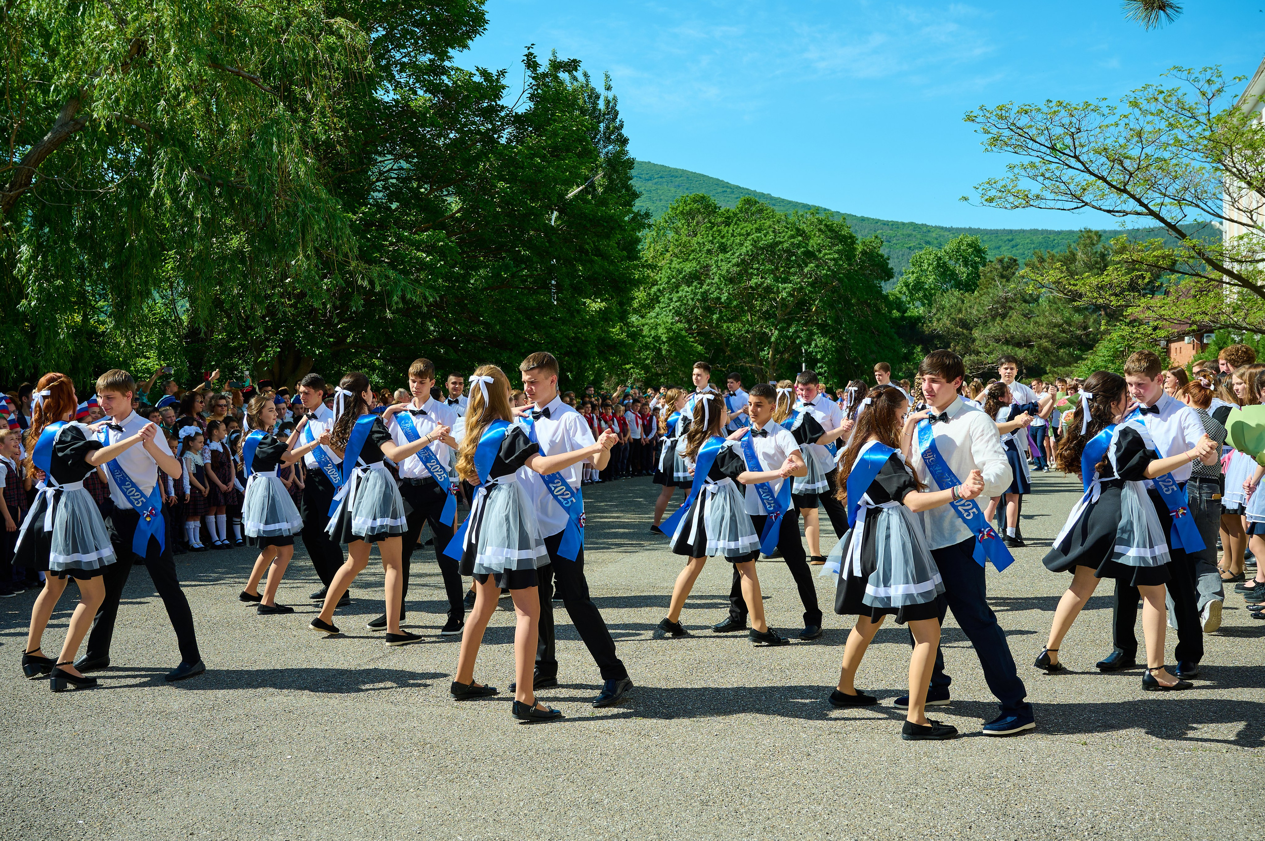 Последний звонок 2025. Жизнь курорта Кабардинка в фотографиях