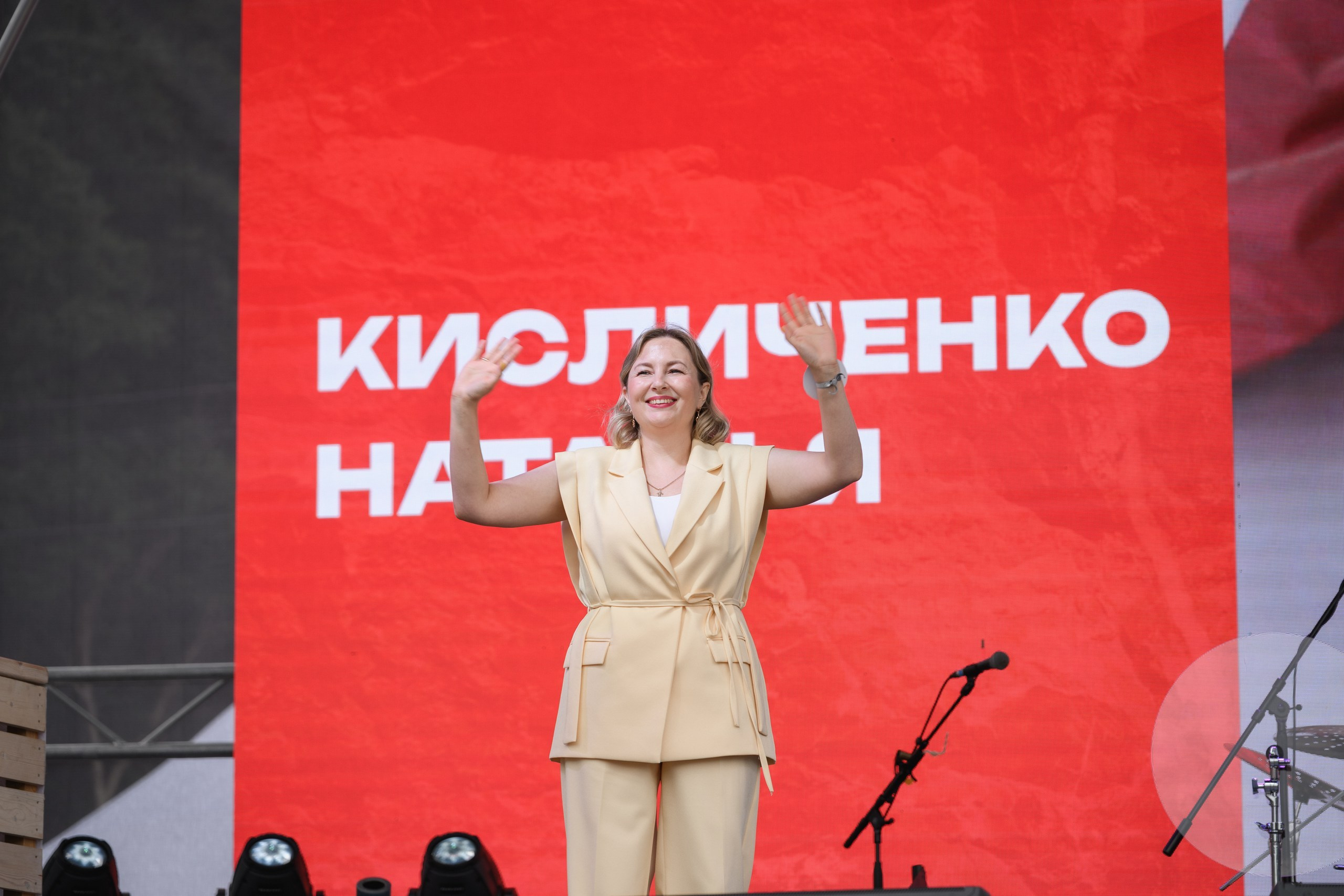 Фотосъемка Дня горняка в центре Петропавловска-Камчатского. Профессиональная репортажная съемка праздника горняков в Петропавловске-Камчатском. Яркие моменты с концерта и награждения работников отрасли. Эмоциональные кадры с городского праздника в Петропавловске-Камчатском. Фотосъемка корпоративных мероприятий и праздников в Петропавловске-Камчатском.