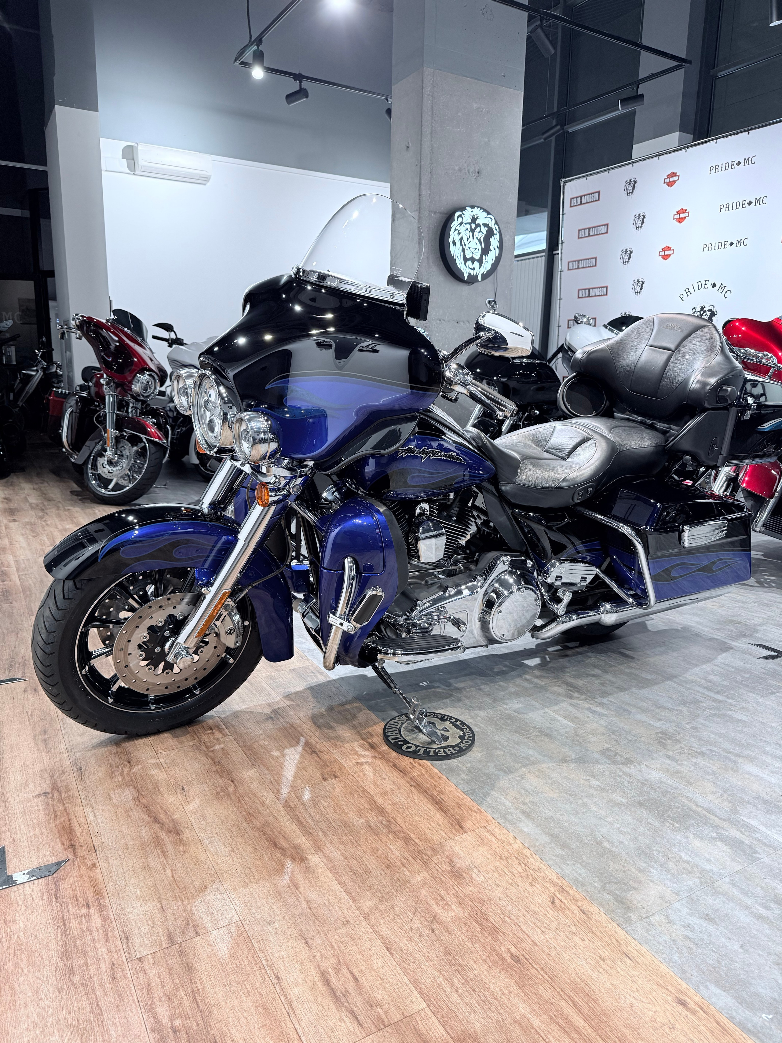 CVO Limited (Twilight Blue Candy). Hello Davidson, Москва. Только хорошие мотоциклы…