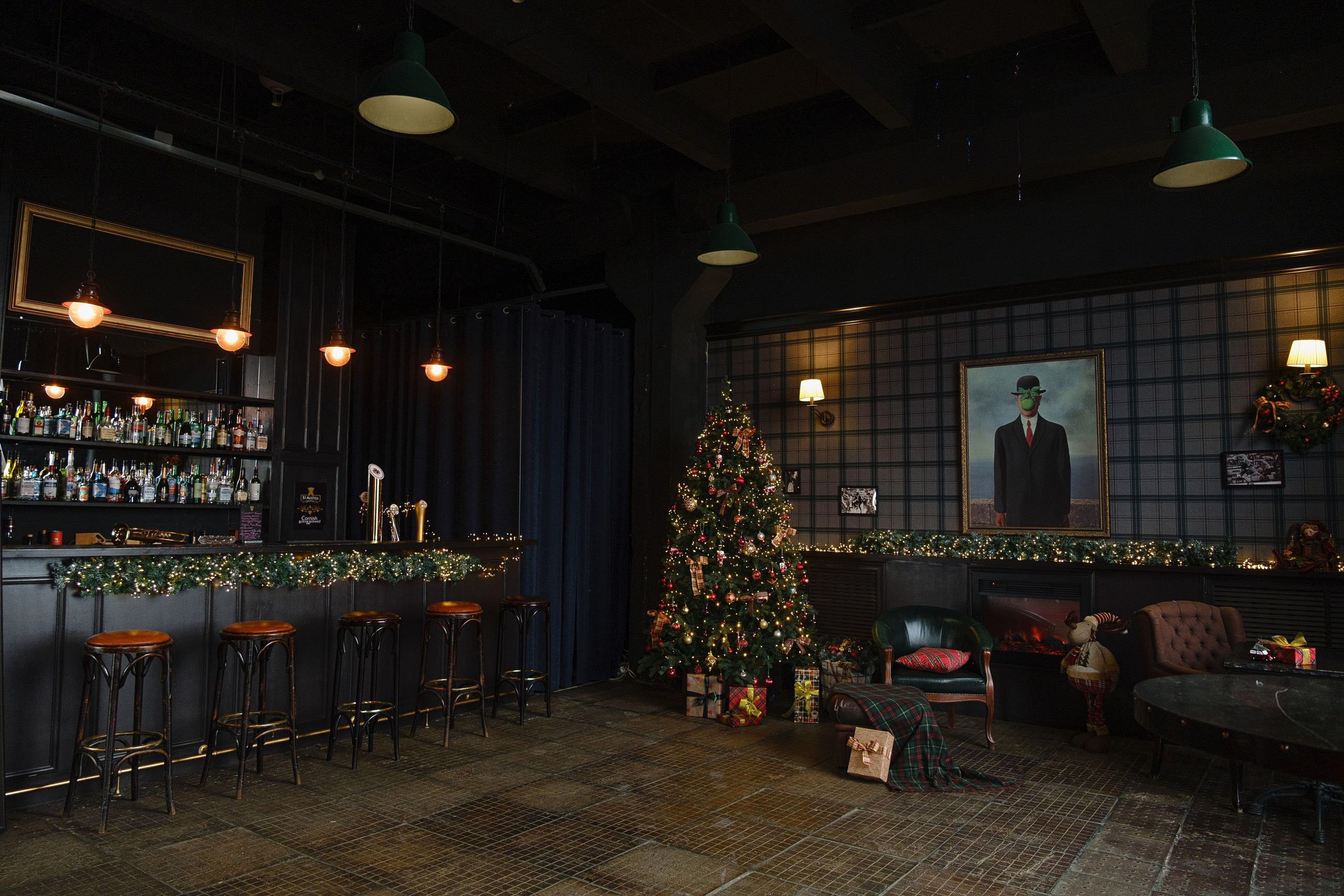 Павильон № 1 Кинобар от Новогодний 1500 руб. час. 5loft Фотостудия в Ижевске