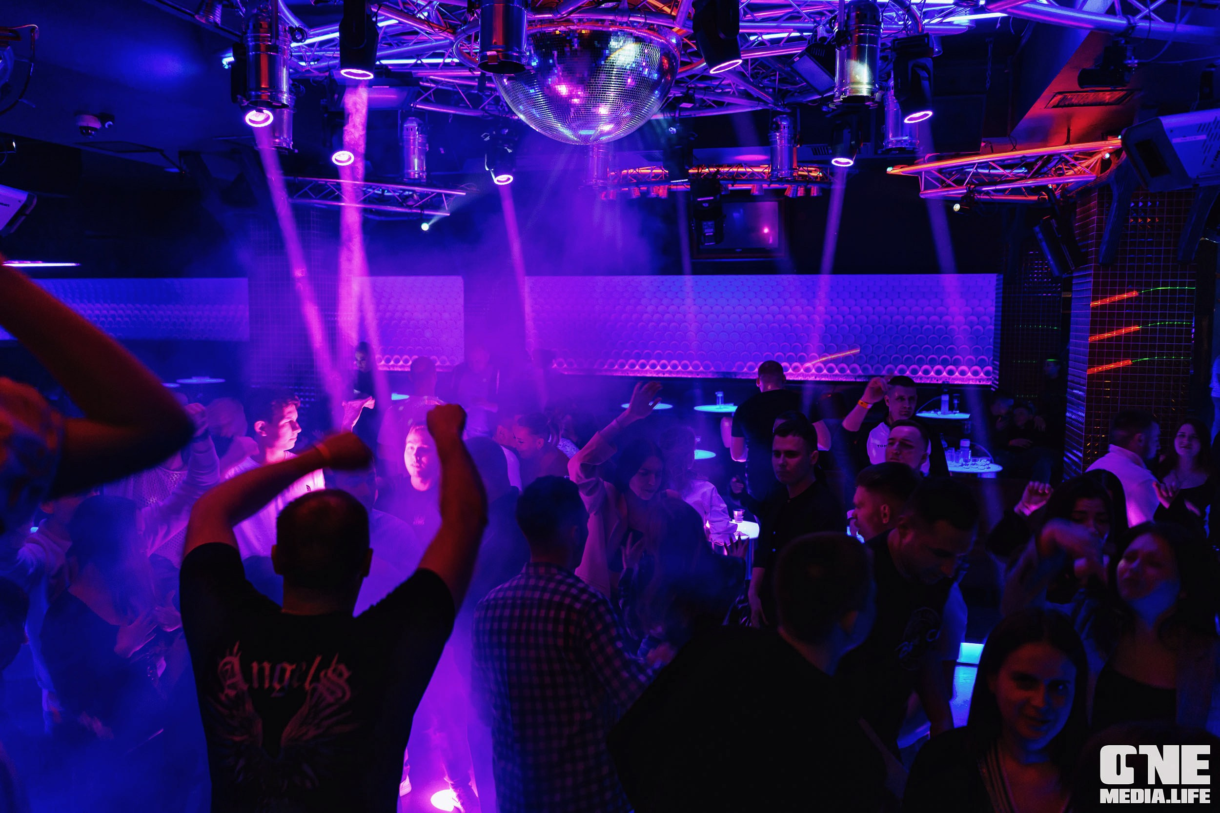 Фоторепортаж из Планеты. One Media Life: фоторепортажи, фотоотчеты с мероприятий и заведений