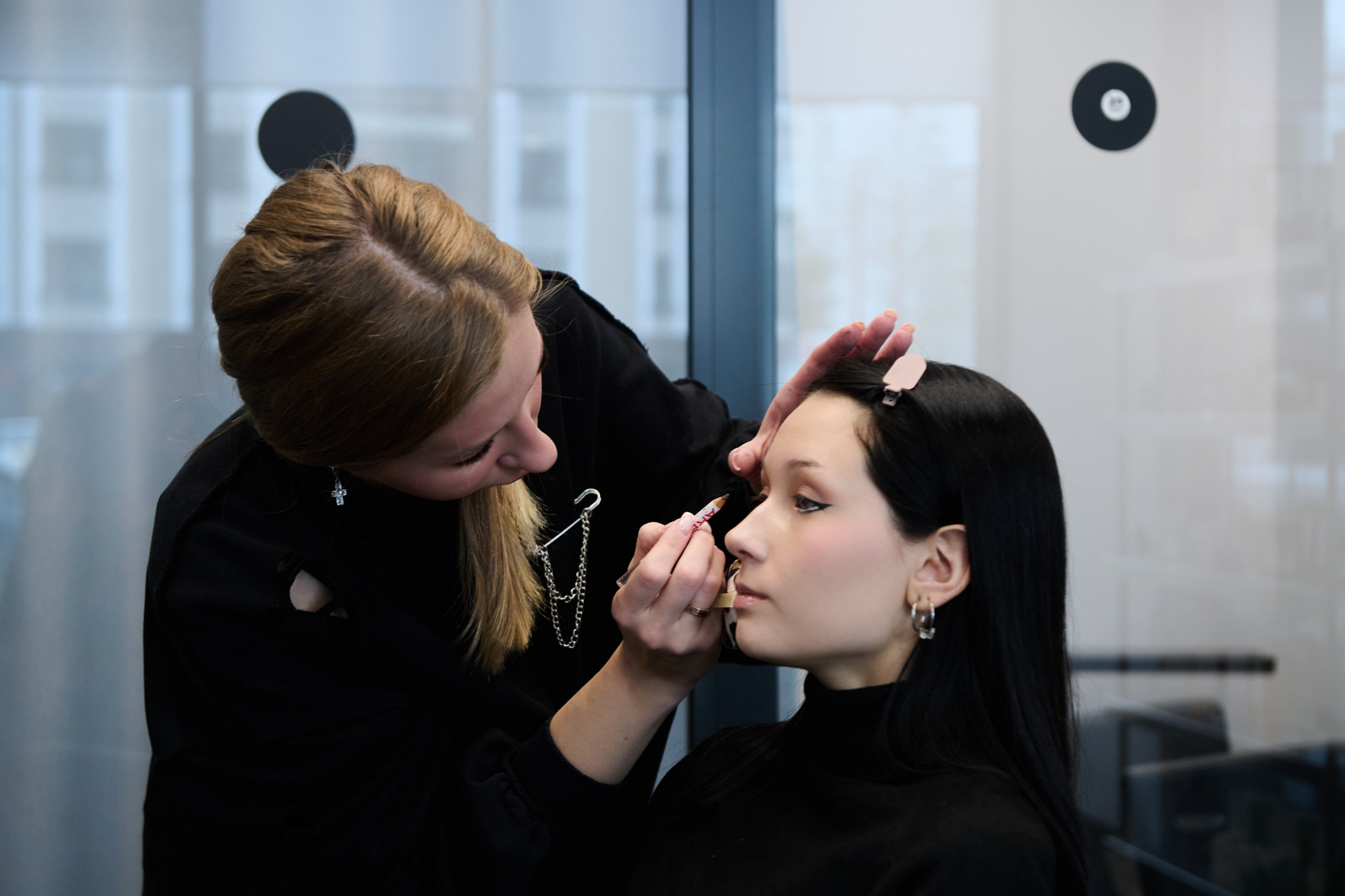 Фотосессия в салоне красоты. Подготовка моделей к съемкам. Репортажный и семейный фотограф — Шелихов Сергей