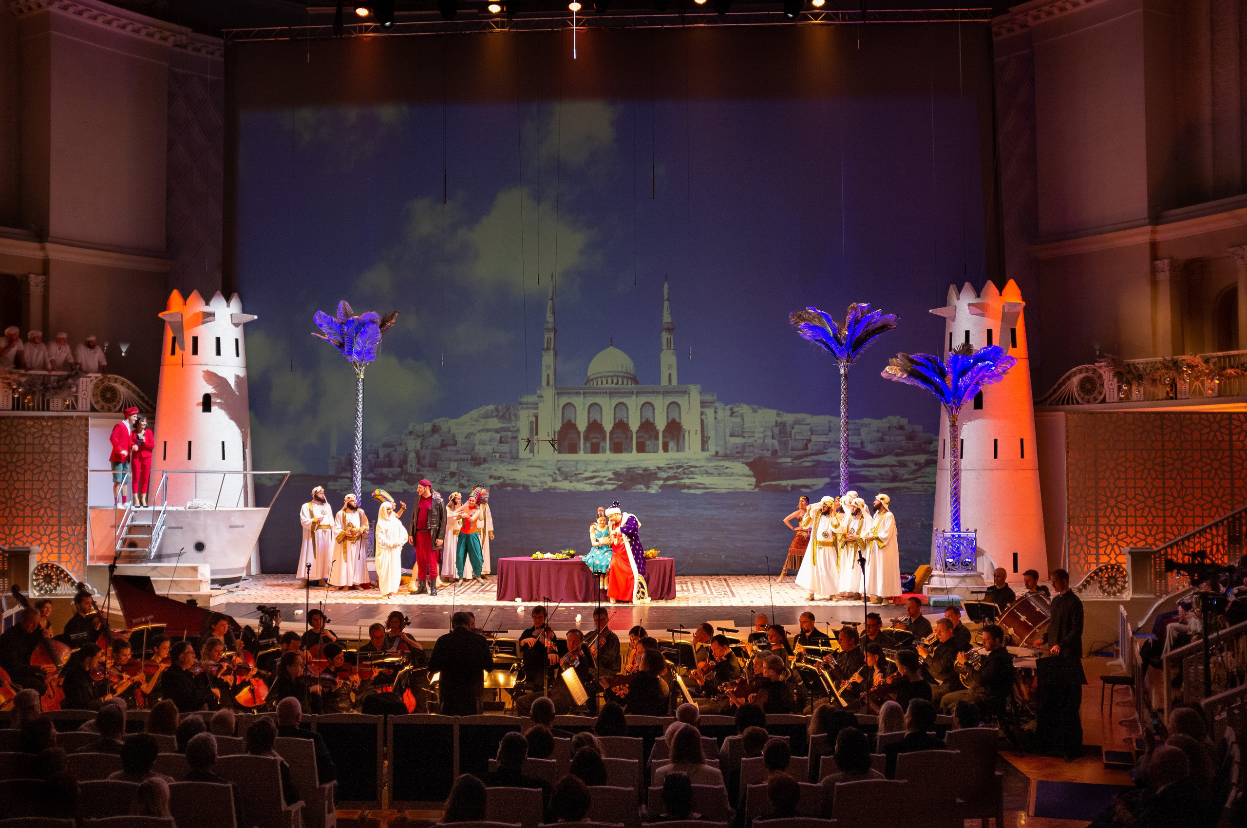 Новогодний вечер. Итальянка в Алжире. Искусство фотографии. Мария Осокина