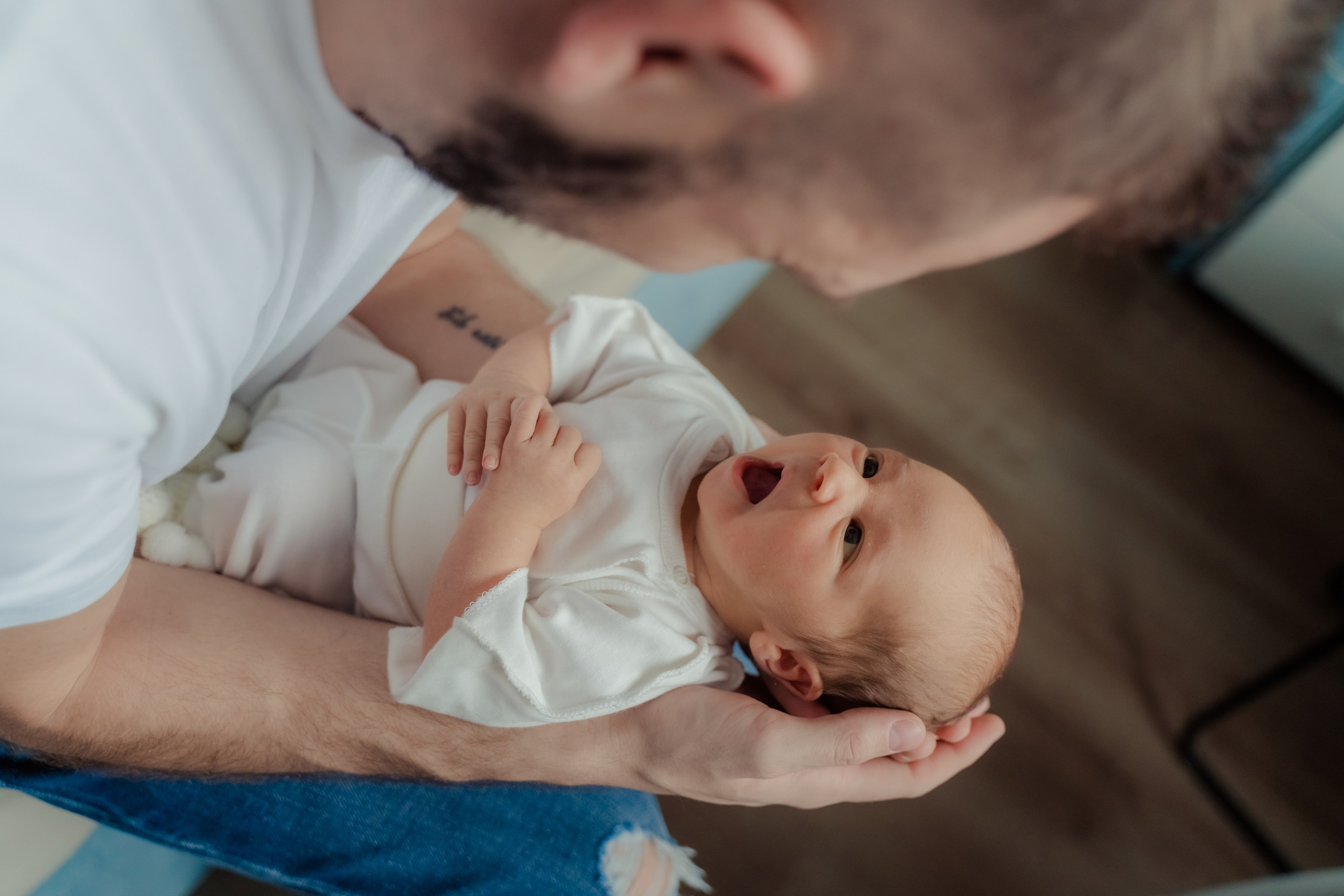 Фотосъемка новорожденного в минималистичном стиле