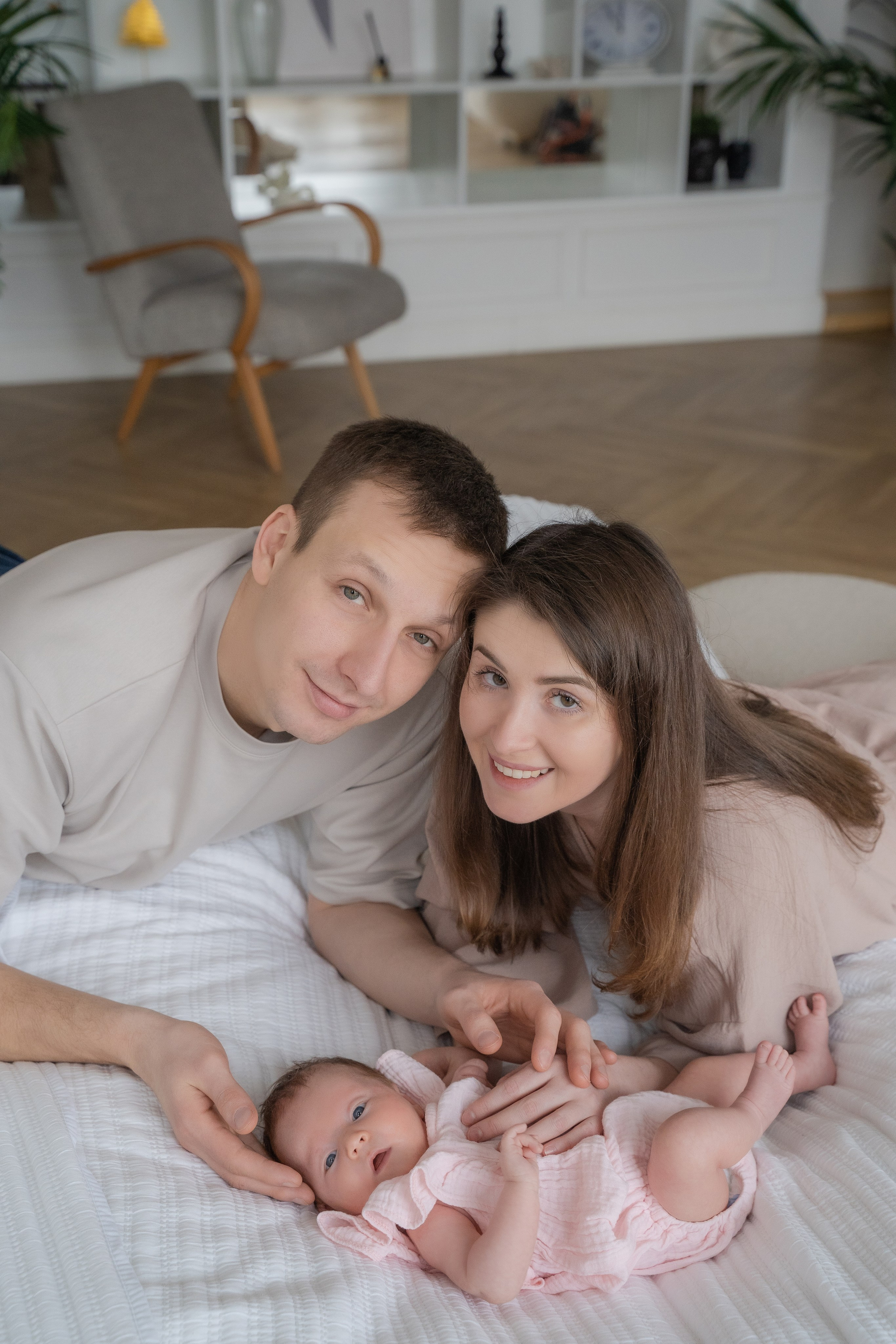 Лайфстайл фотосессия новорожденной в студии