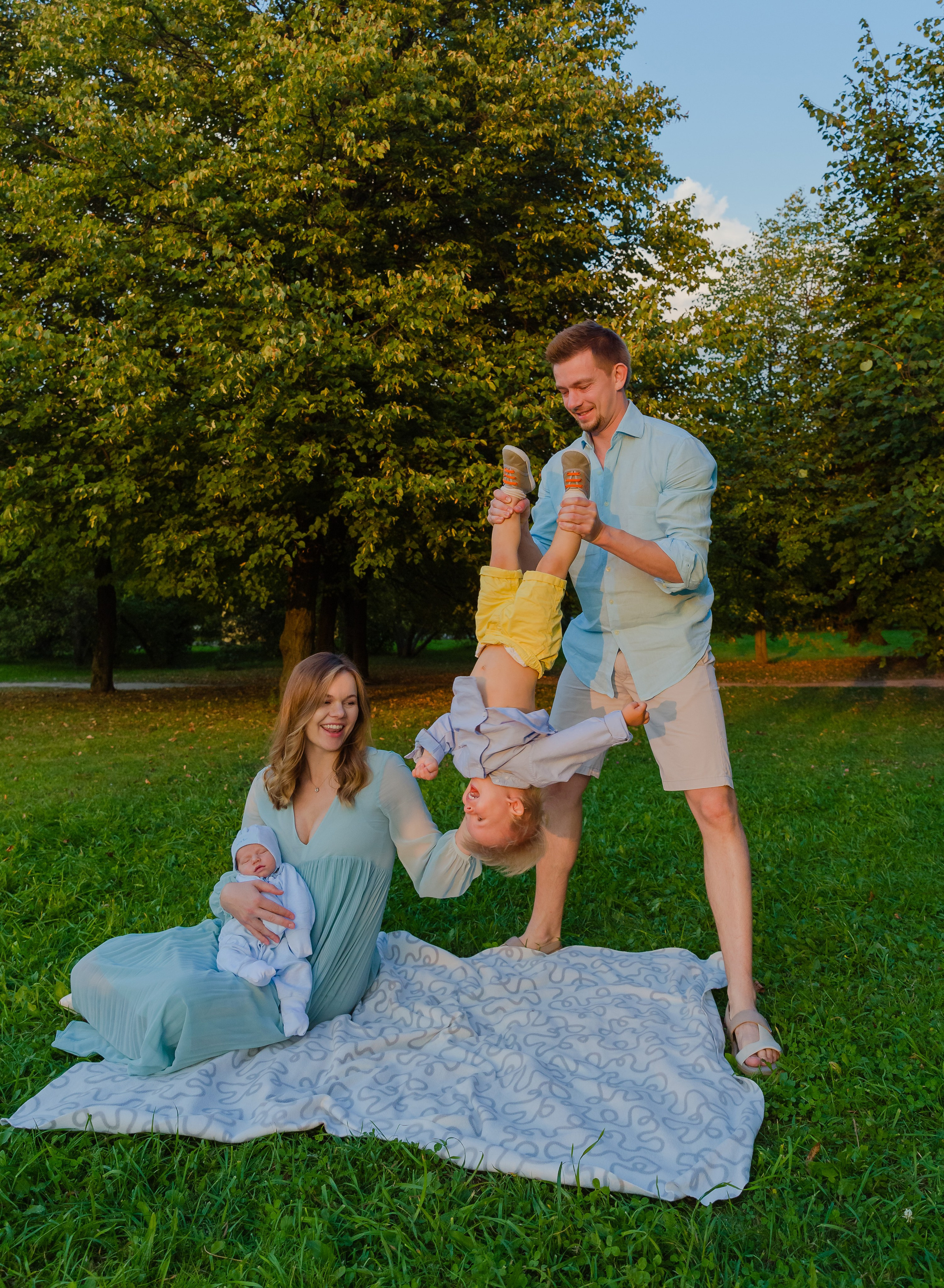 Семейная фотосессия в парке с детьми