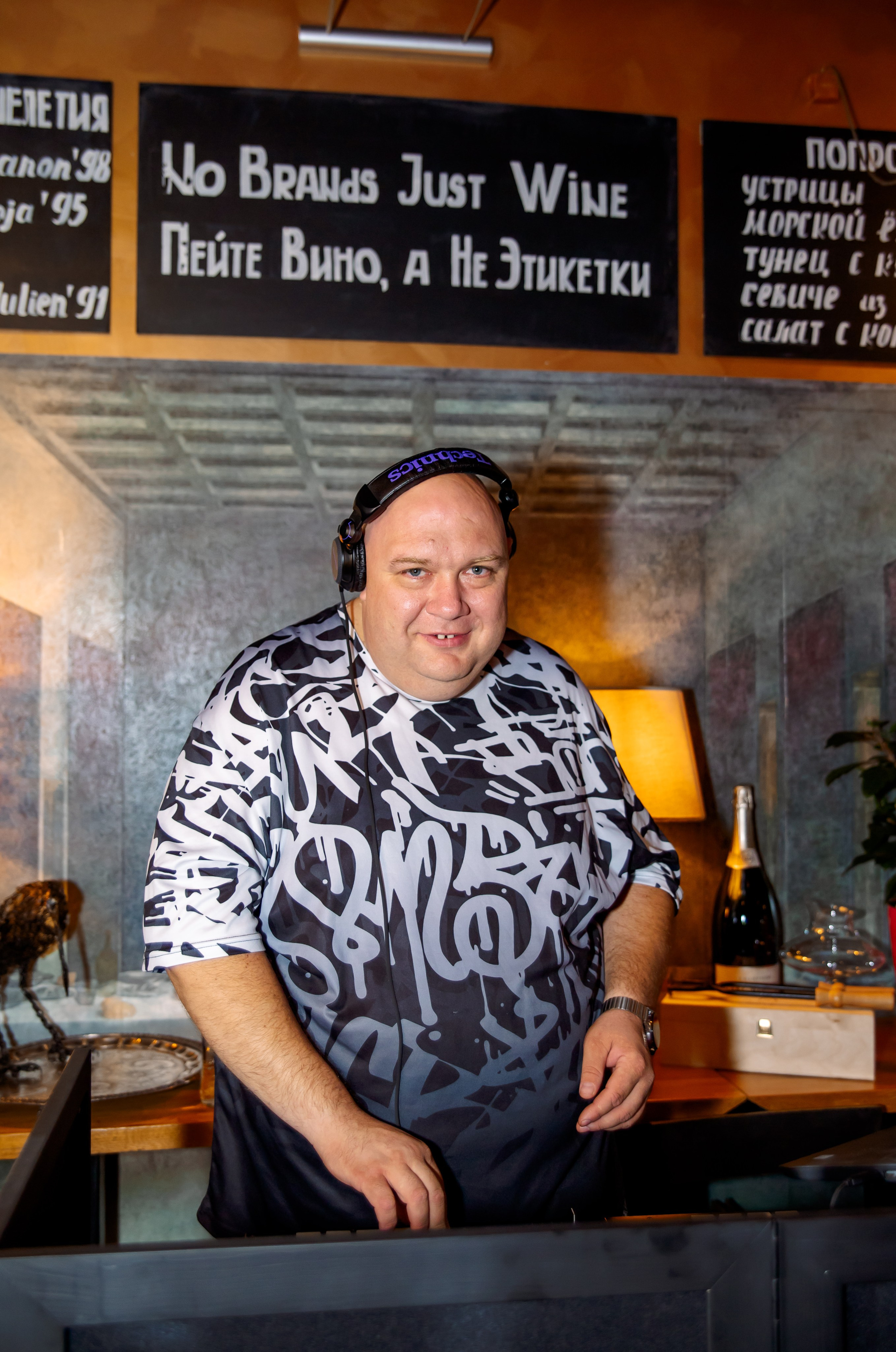 Не упускай возможность сделать свое мероприятие ярким и незабываемым! Обратись к Диджею Медведю уже сейчас и получи незабываемые эмоции от его музыки и организации мероприятия!