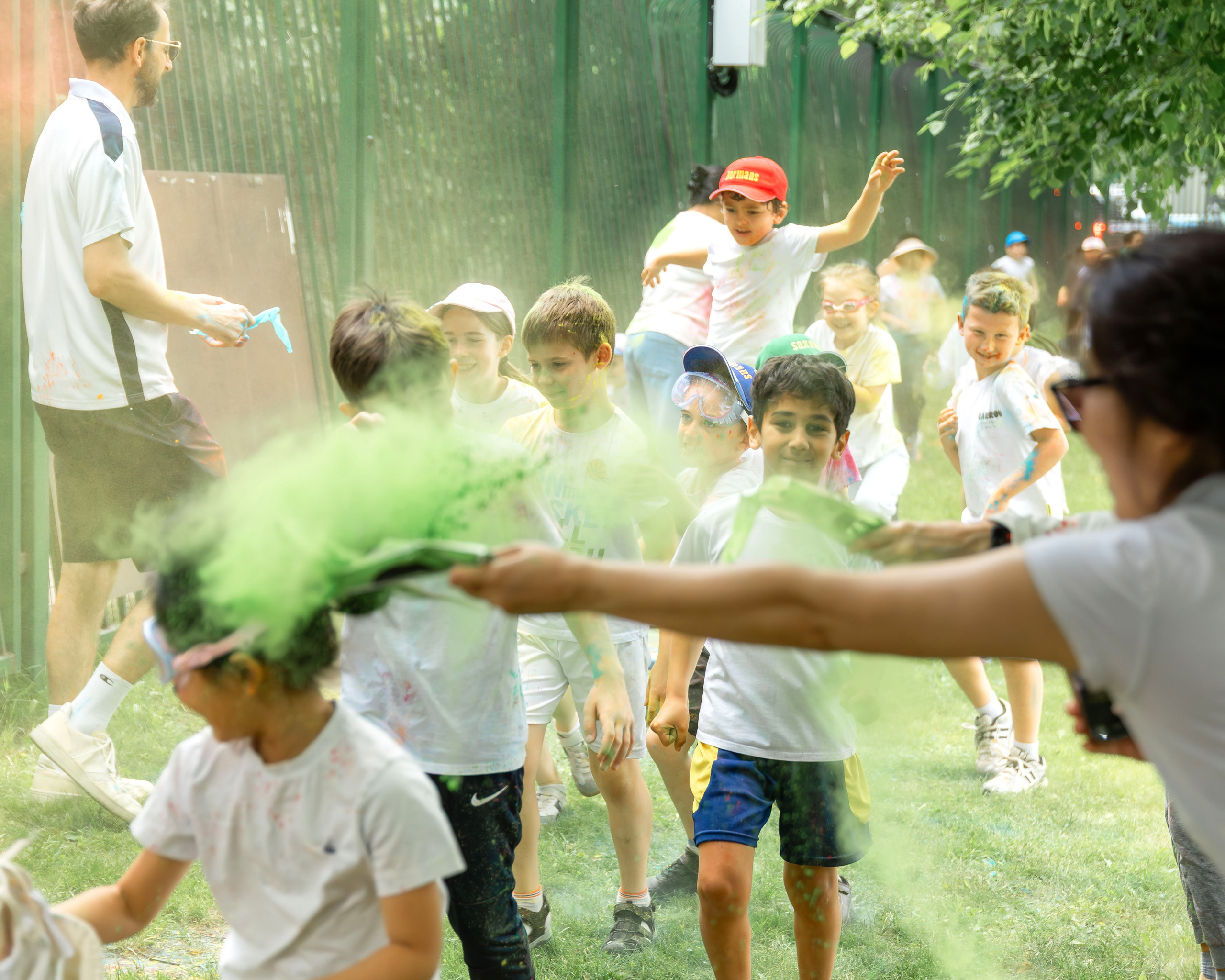 The International School of Moscow. Color Day. Выпускные альбомы для школы и детского сада — школьный фотограф Подольск, Троицк, Щербинка, Москва