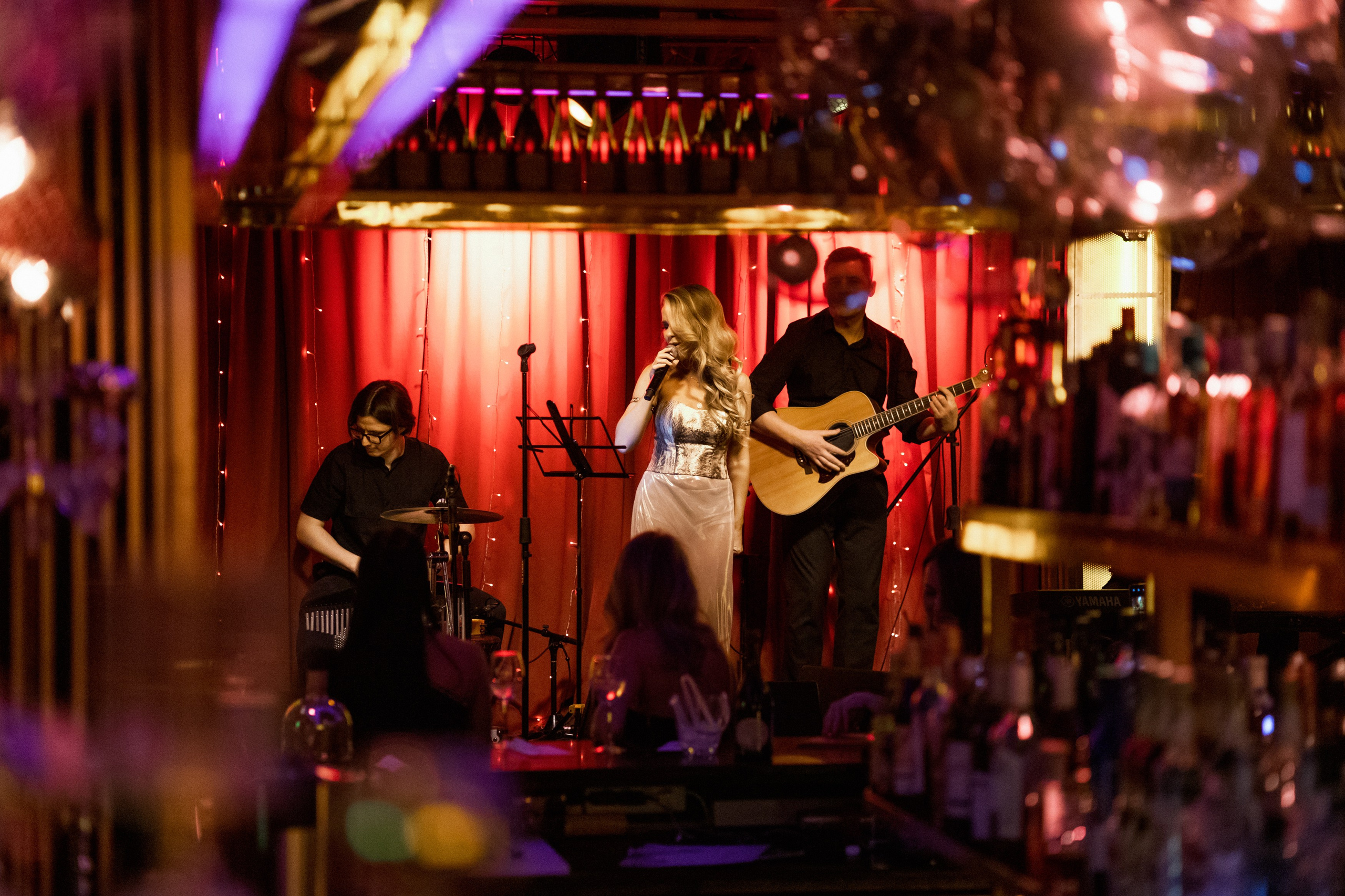 YANA URBAN: сольный концерт в «Анжелика Wineroom». СВОИ. ФОТООТЧЕТЫ-СОБЫТИЯ-МЕСТА