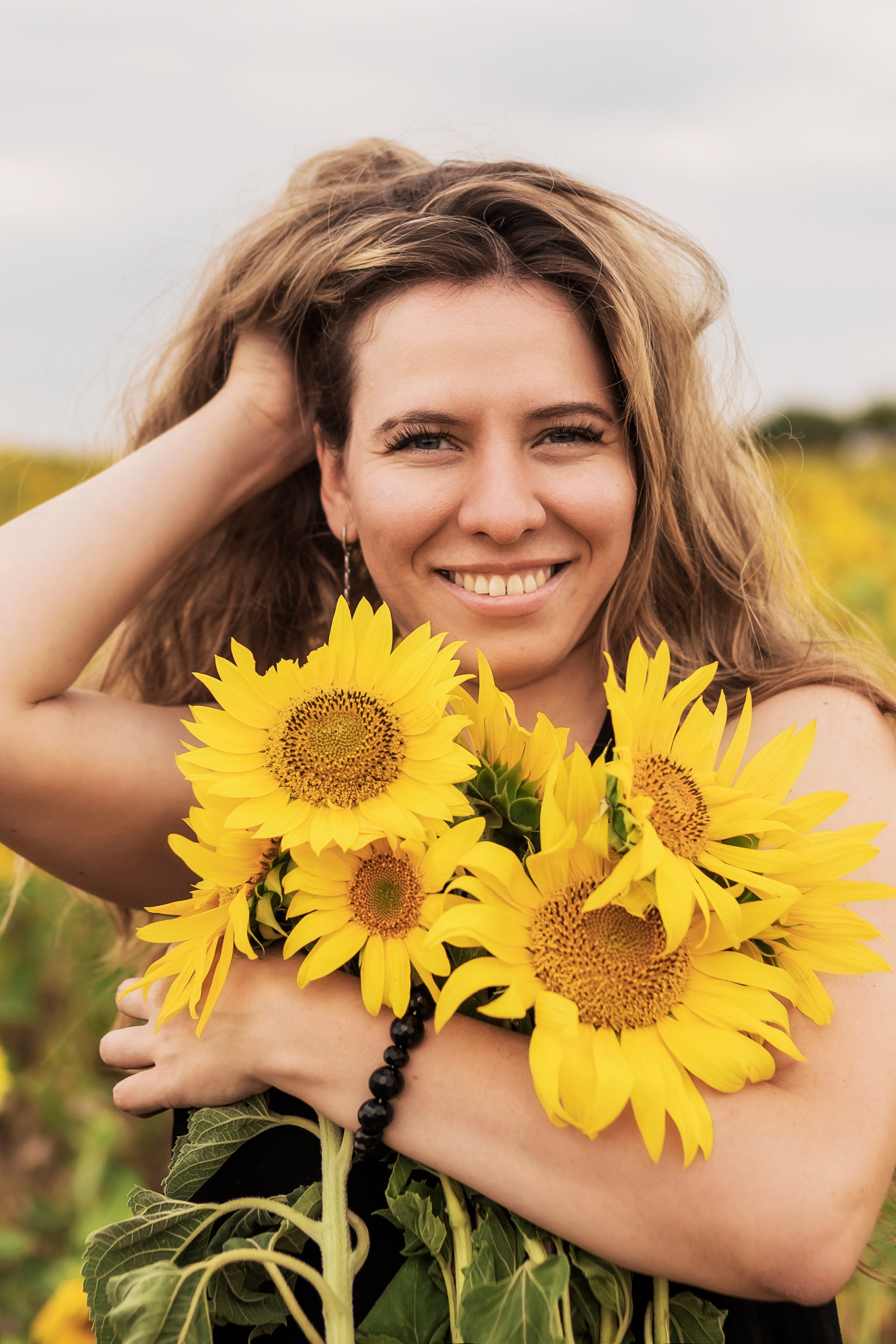 Фото в подсолнухах. Семейный фотограф в Саратове