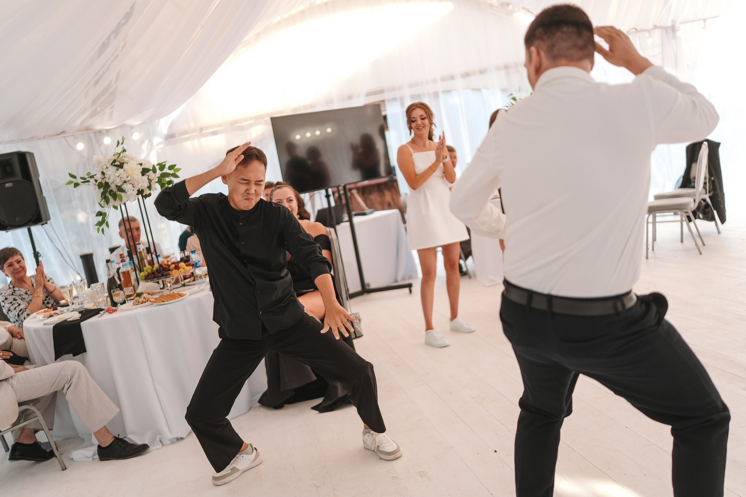 Свадьба 7 июня 2026 года — фотосессия, ЗАГС и банкет в шатре «Под облаками» в Нагаево с ведущим Артуром Ильясовым