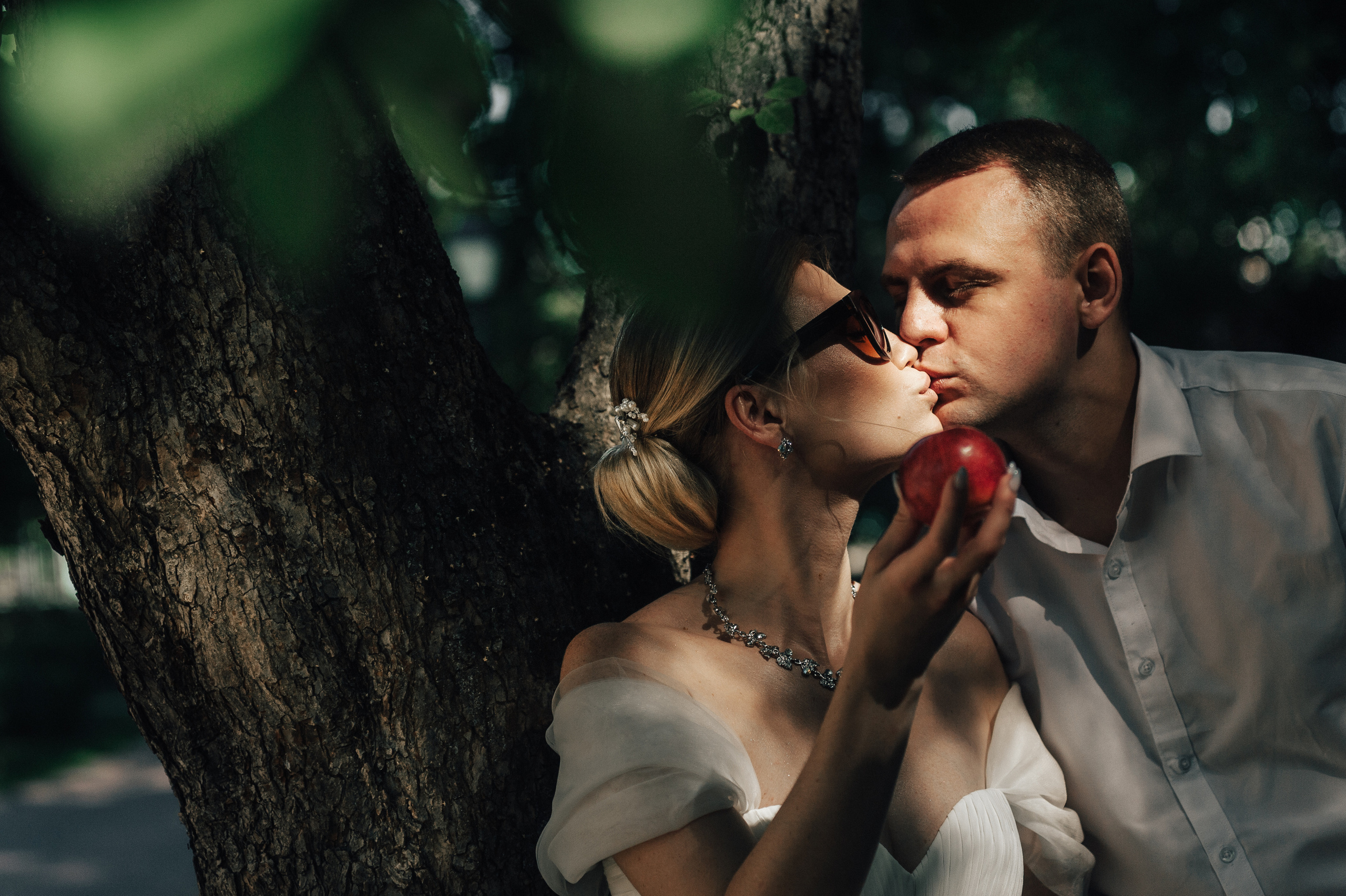 Летняя свадебная фотосессия Анастасии и Павла в Царицино. Семейный фотограф в Москве Елена Снегирева