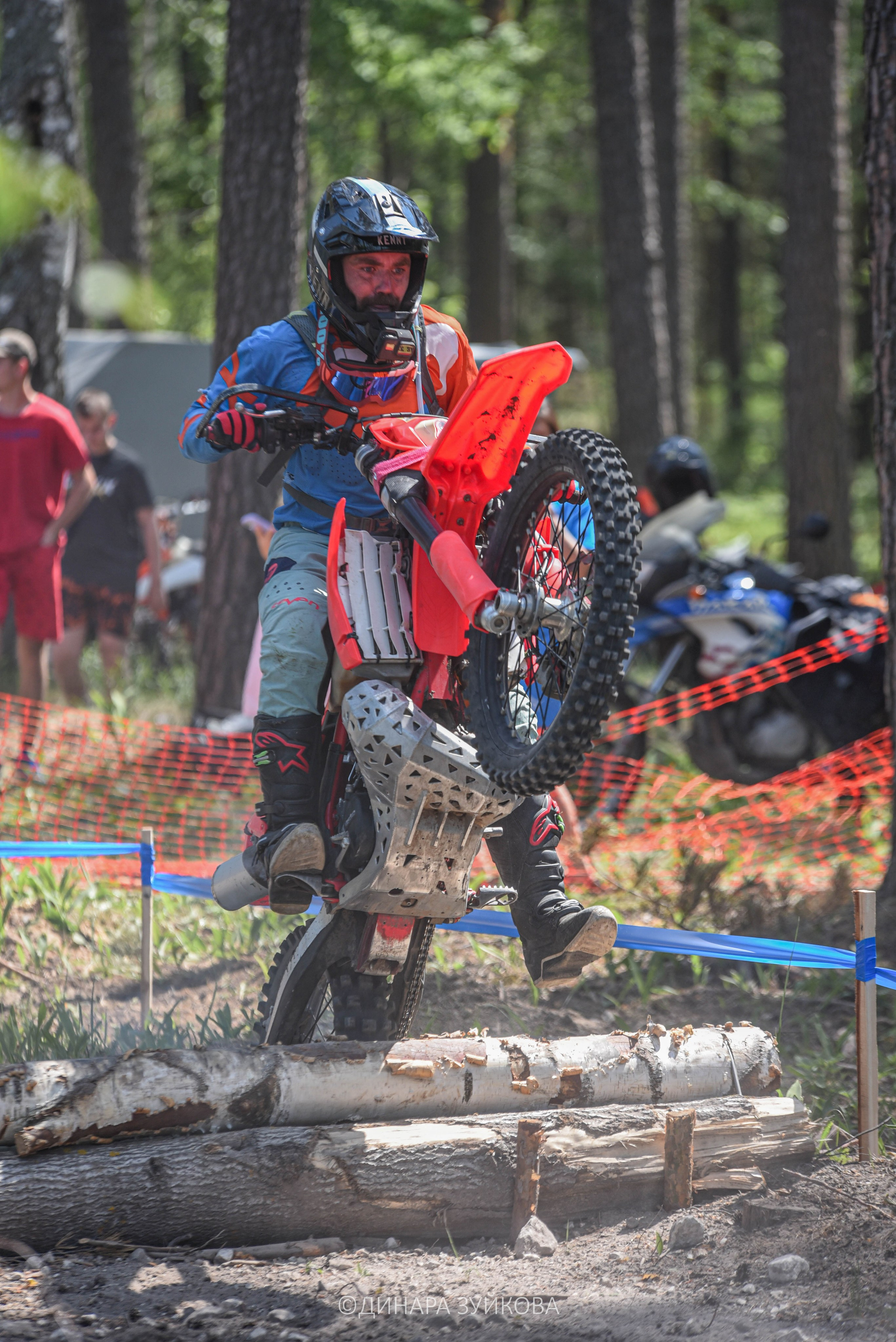В поиске зацепа от ЭндуроБор. Мотофотограф в Нижнем Новгороде Динара Зуйкова