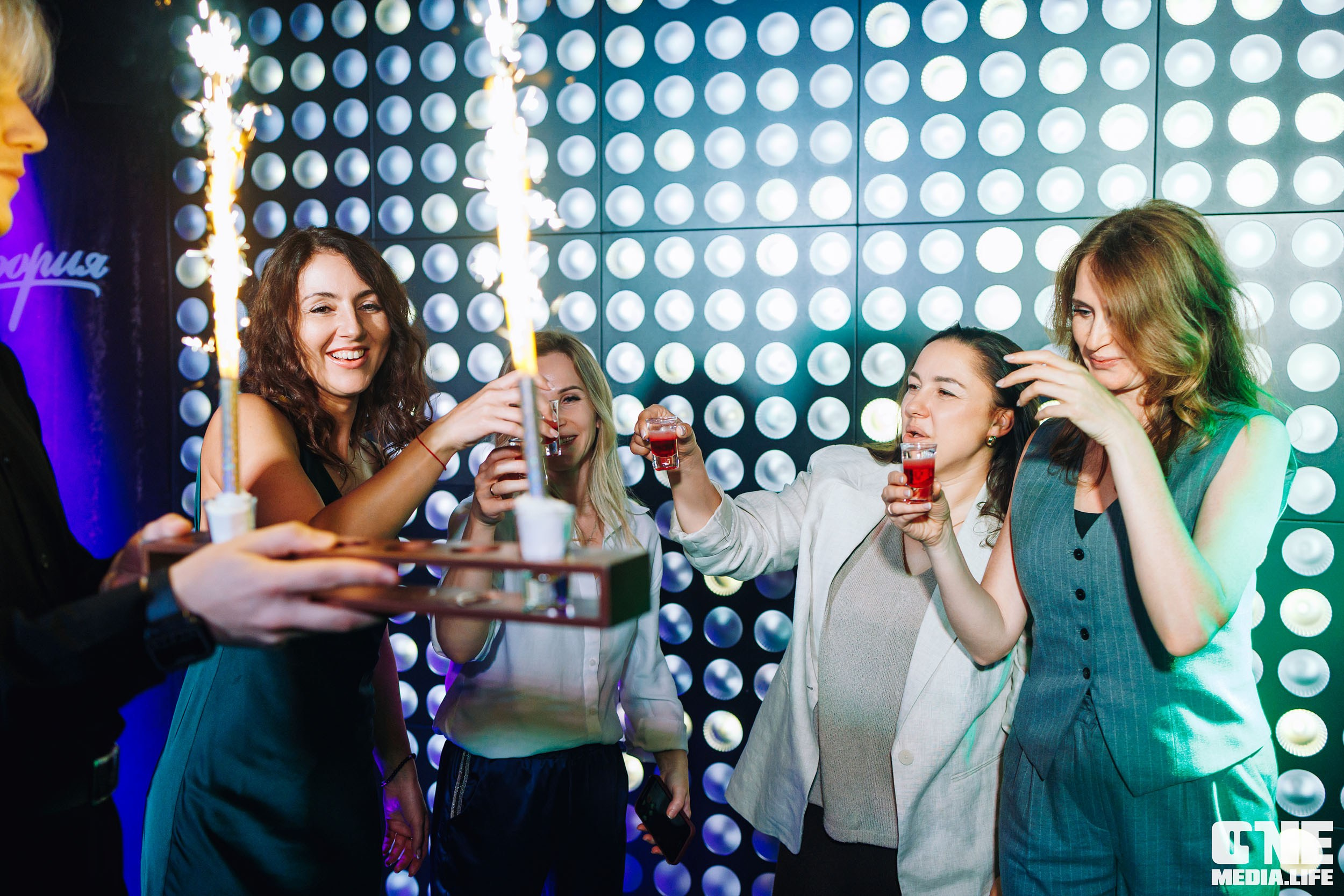 Фоторепортаж из караоке-клуба Эйфория. One Media Life: фоторепортажи, фотоотчеты с мероприятий и заведений