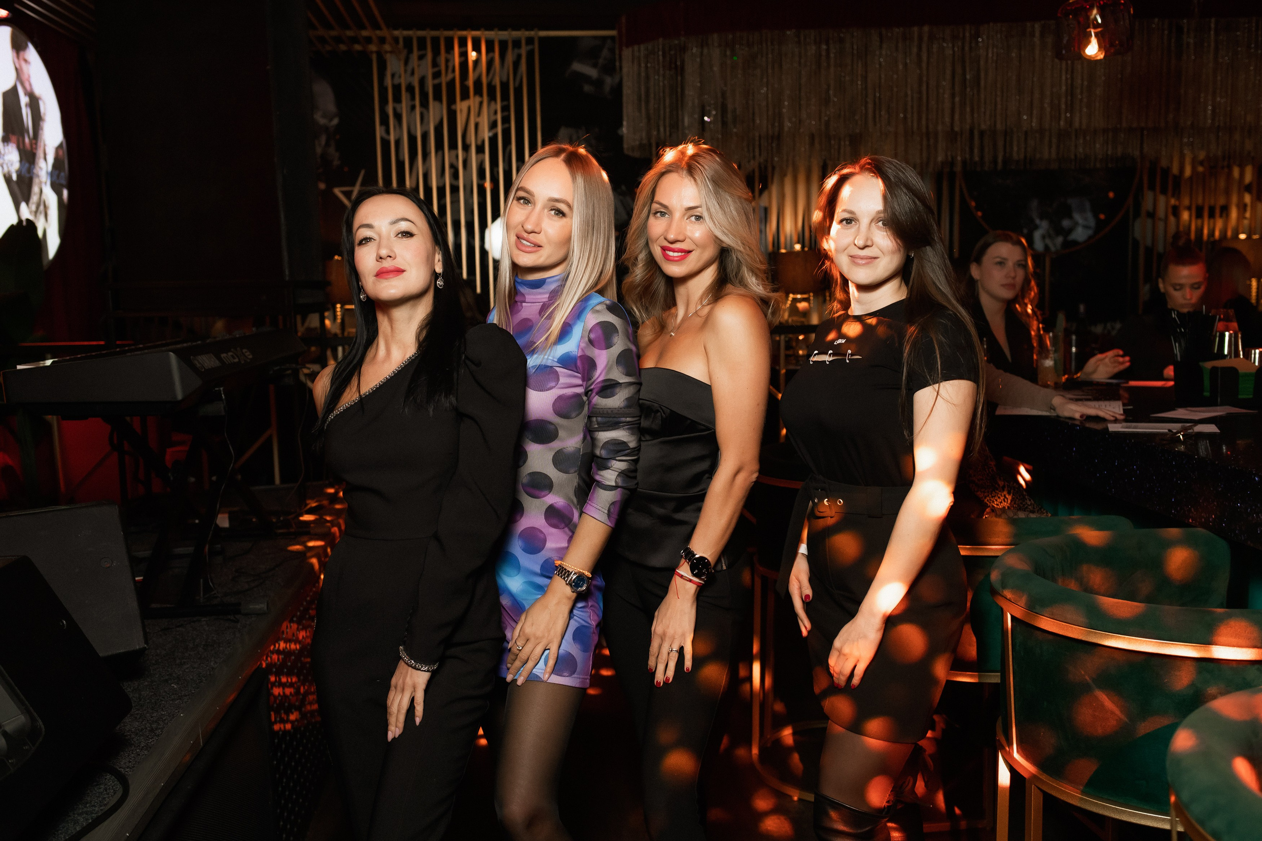 YANA URBAN: сольный концерт в «Анжелика Wineroom». СВОИ. ФОТООТЧЕТЫ-СОБЫТИЯ-МЕСТА