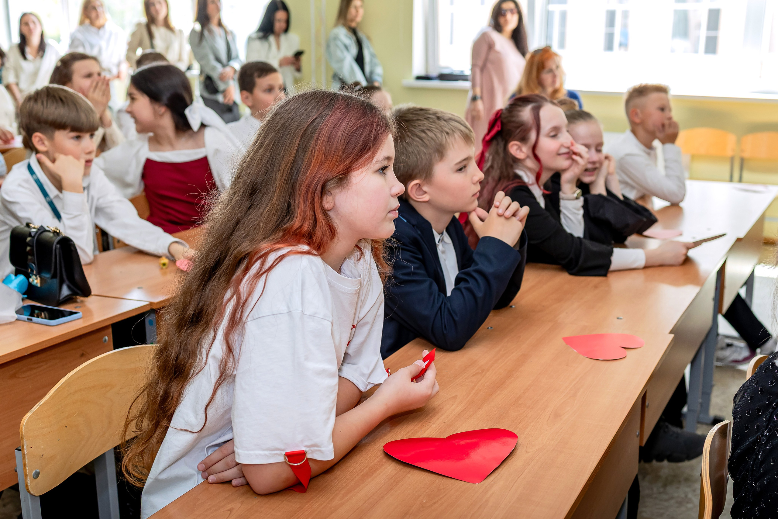Выпускной в начальной школе в классе. Фотограф и видеограф Москва. Свадебный фотограф, видеограф. Выпускные альбомы. Оживающие альбомы